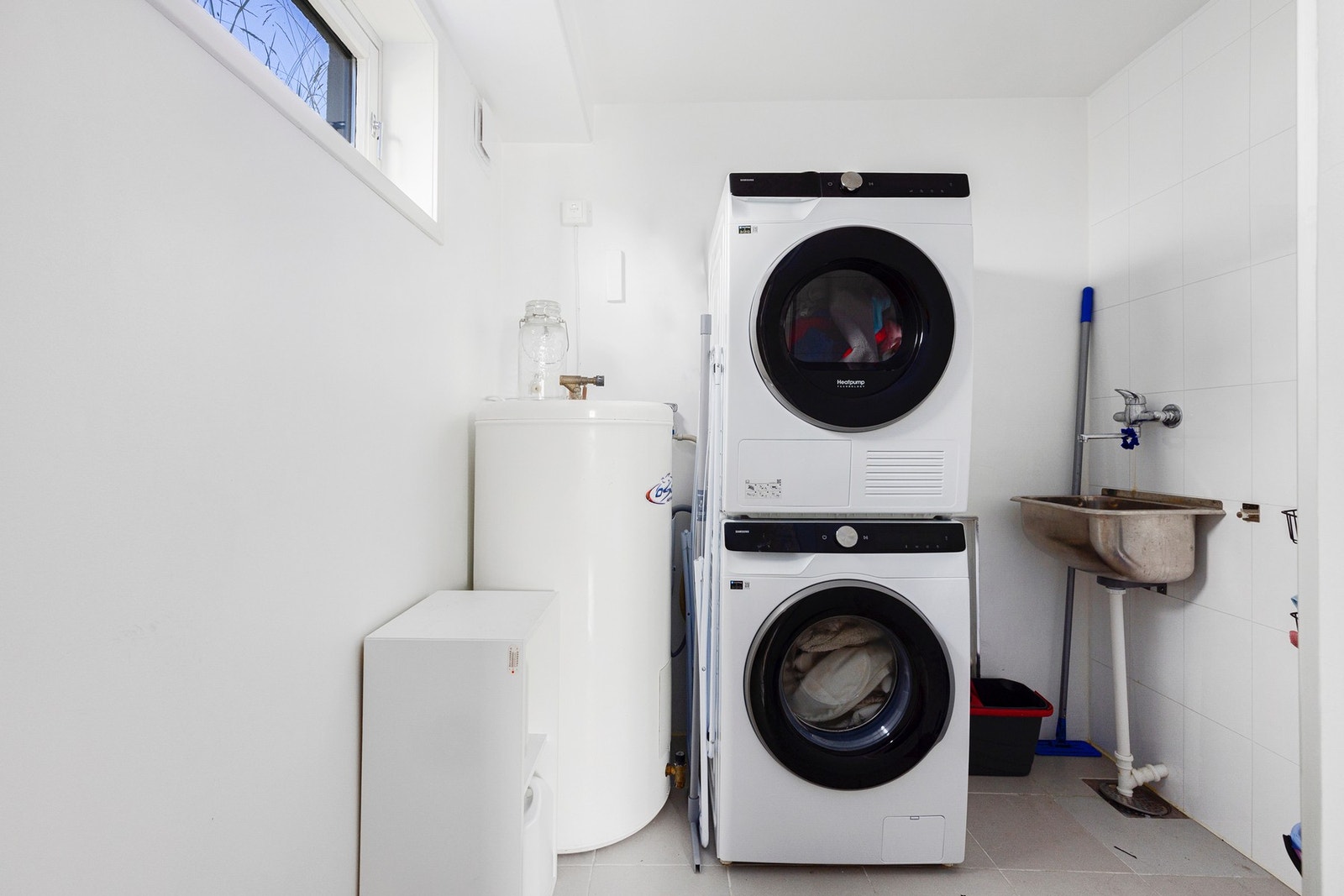 Boligen har også et separat vaskerom med vask/dusj. Galleribilde