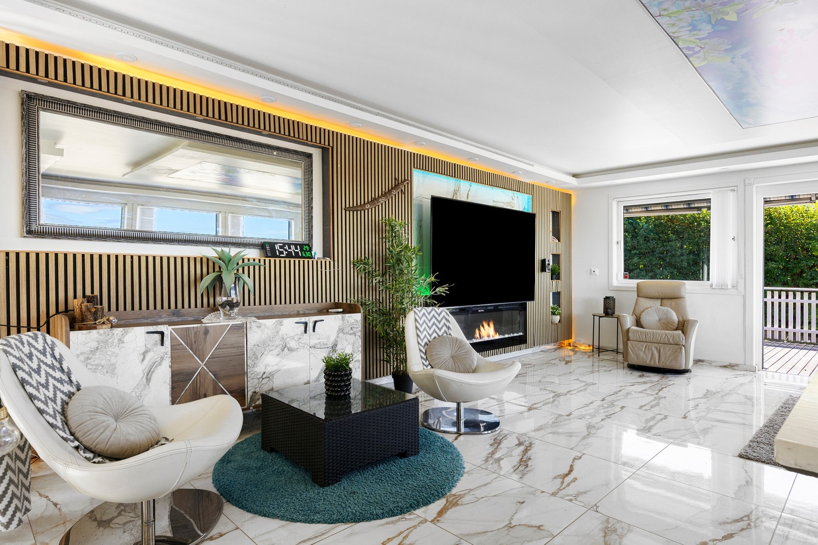 I stuen er det gode innredningsmuligheter med tilhørende møblement. Galleribilde