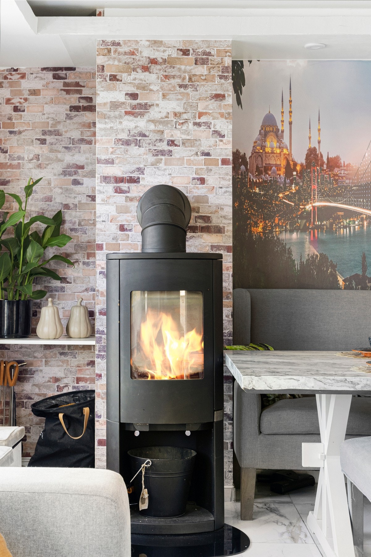 Ildsted plassert i stuen. Galleribilde