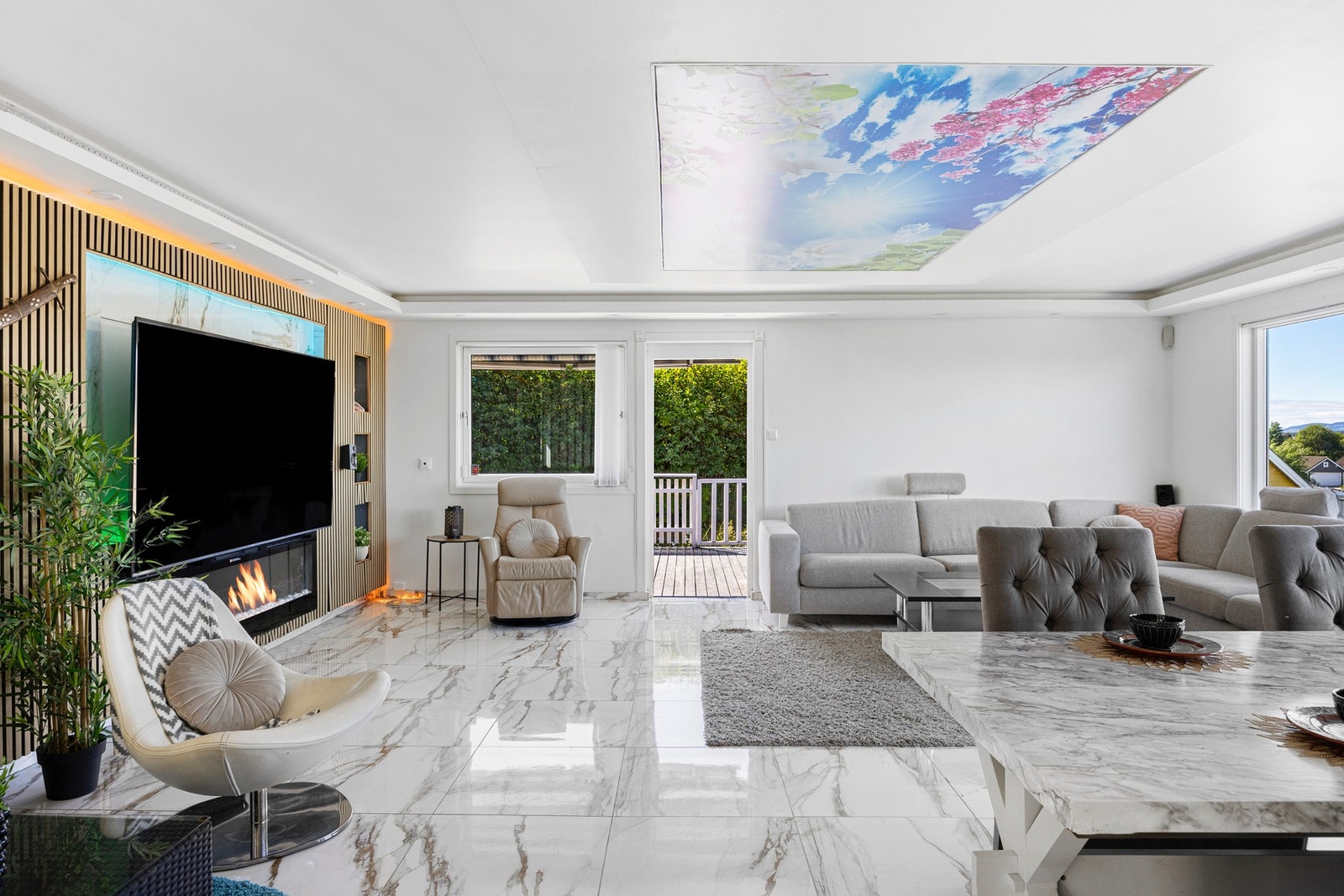 Stuen har en åpen utforming - perfekt for sosiale sammenkomster. Galleribilde