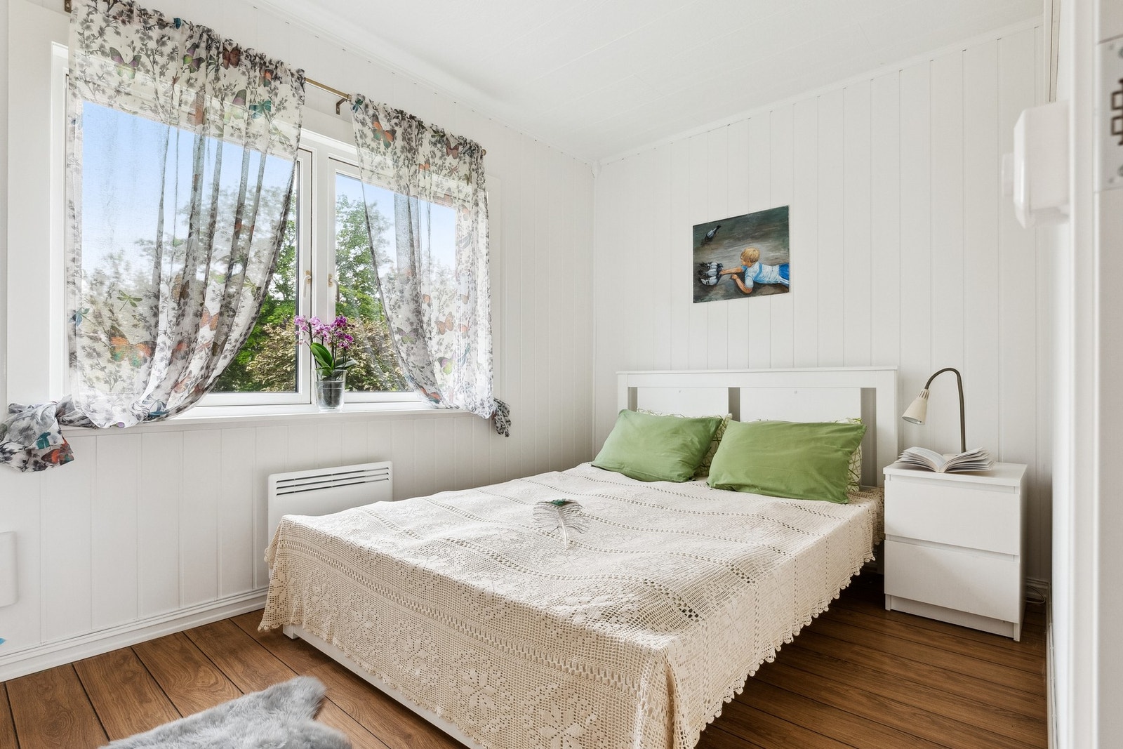 Det er opprettet et soverom på ca 7 kvm, som har godt med plass til ønsket sengestørrelse. Galleribilde