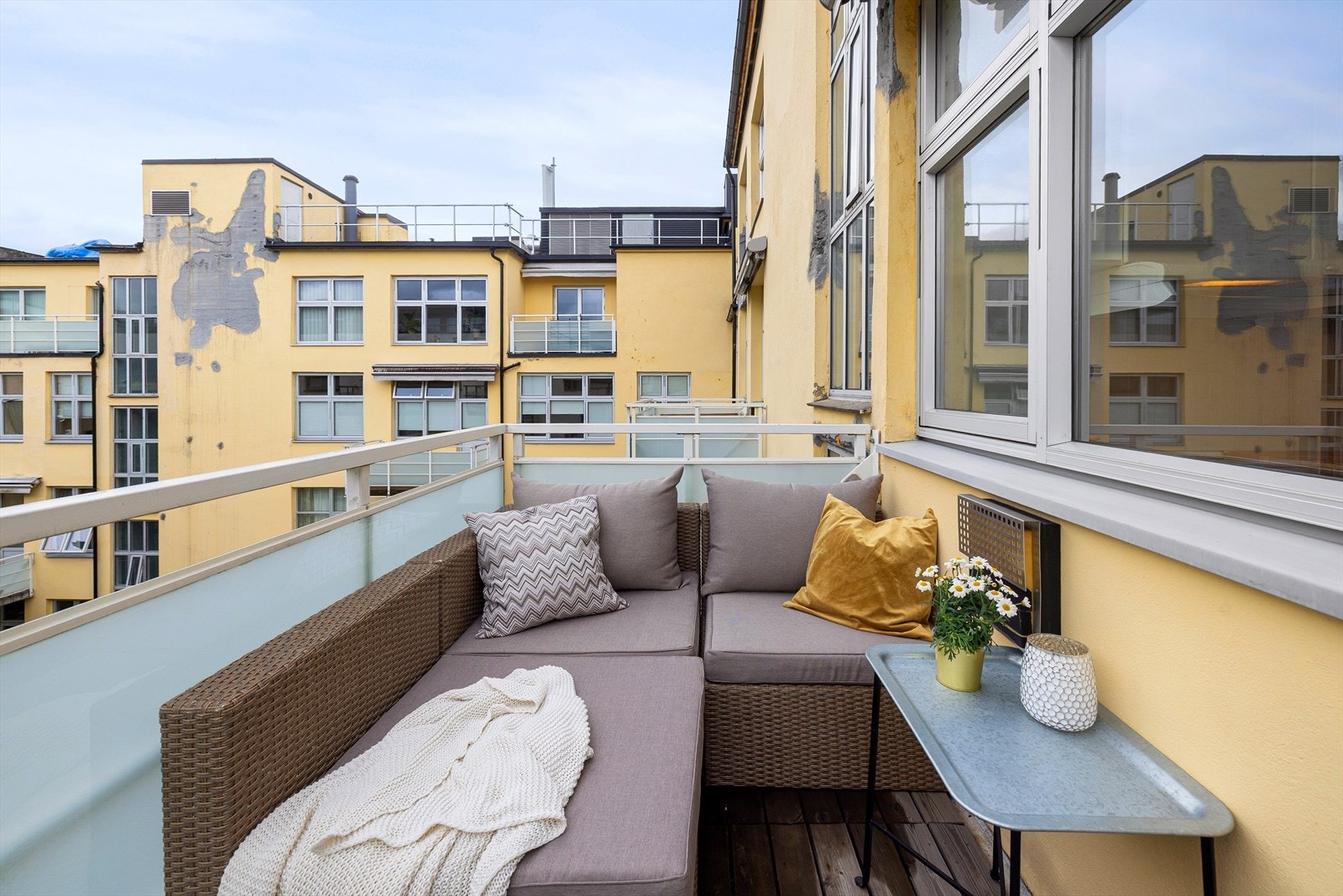 En lys, moderne og arealeffektiv 2-roms på St. Hanshaugen rett ved Pilestredet Park. Galleribilde