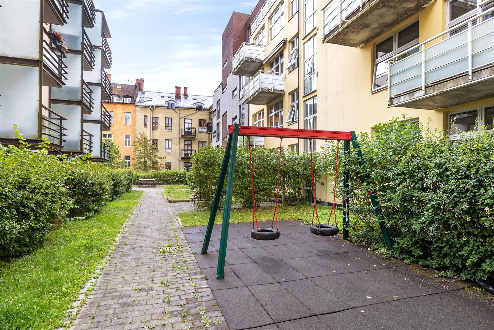 Leiligheten har en rolig og tilbaketrukket beliggenhet i indre gård. Galleribilde
