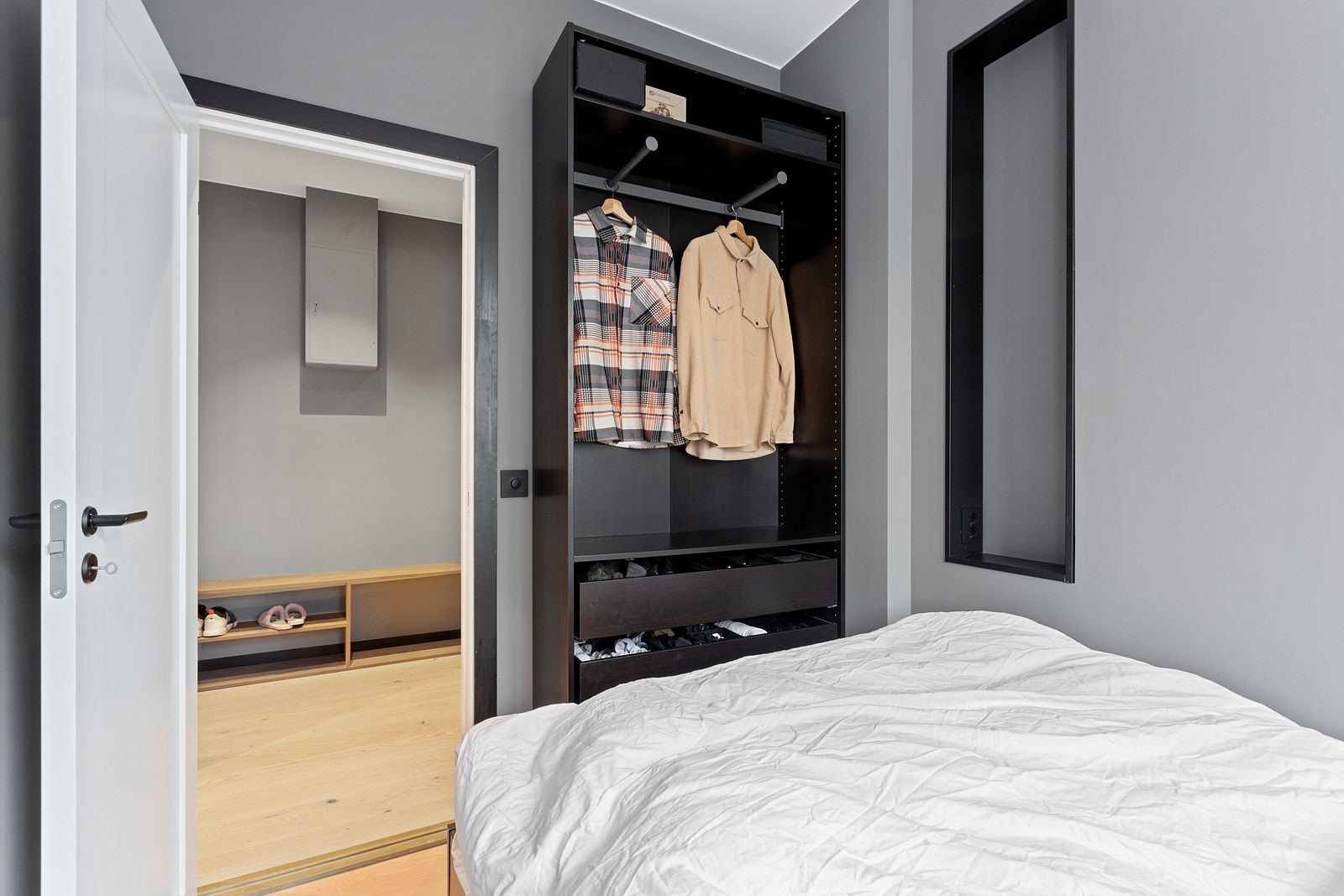 Fra entreen er det adgang til soverommet Galleribilde