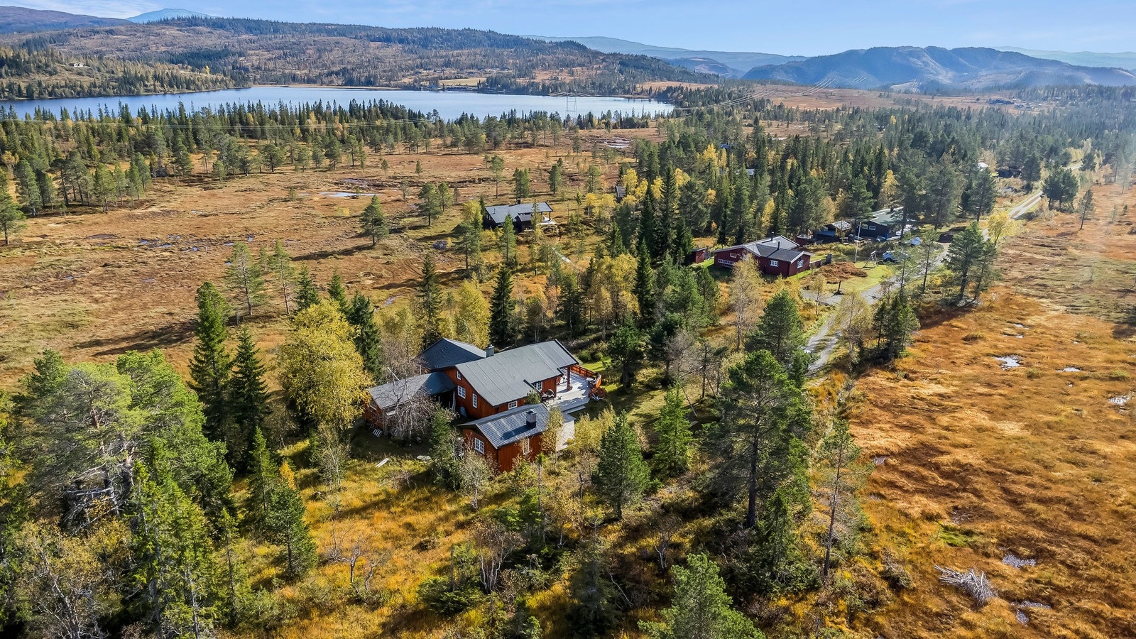 Velkommen til denne flotte fritidseiendommen ved populære Hersjøen. Galleribilde