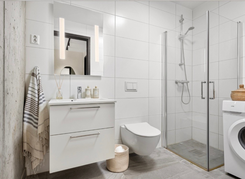 Flislagt bad med varme i gulv Galleribilde