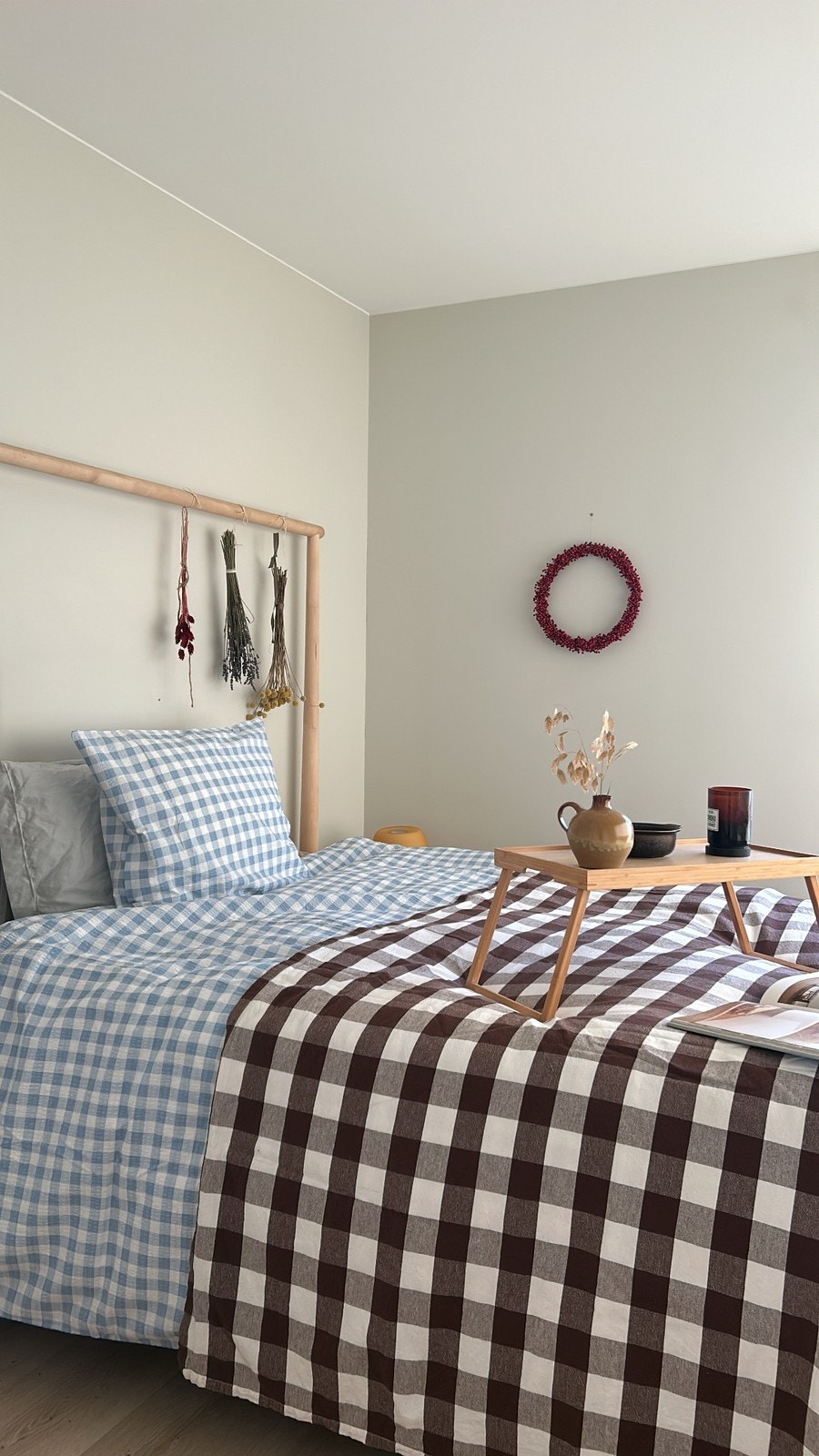 Soverommet har god plass til dobbeltseng Galleribilde