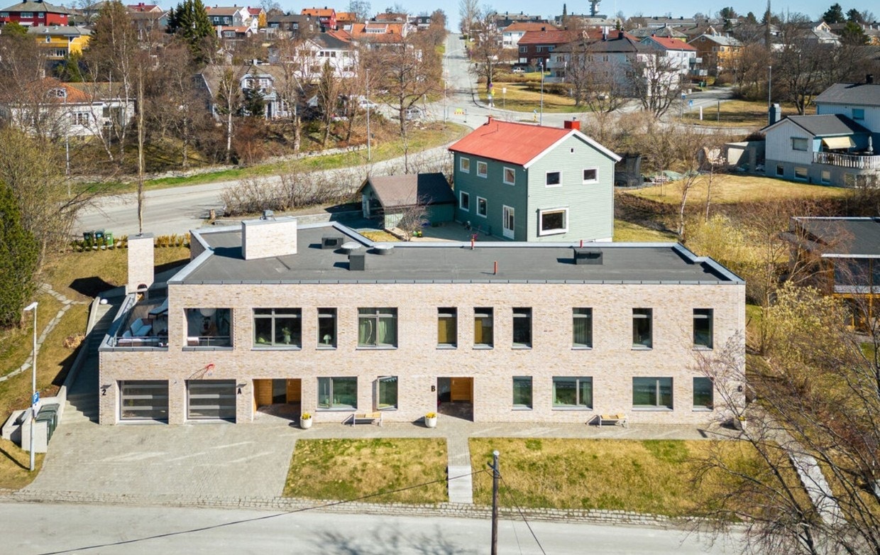 Fasade, leiligheten ligger i 1 etg Galleribilde