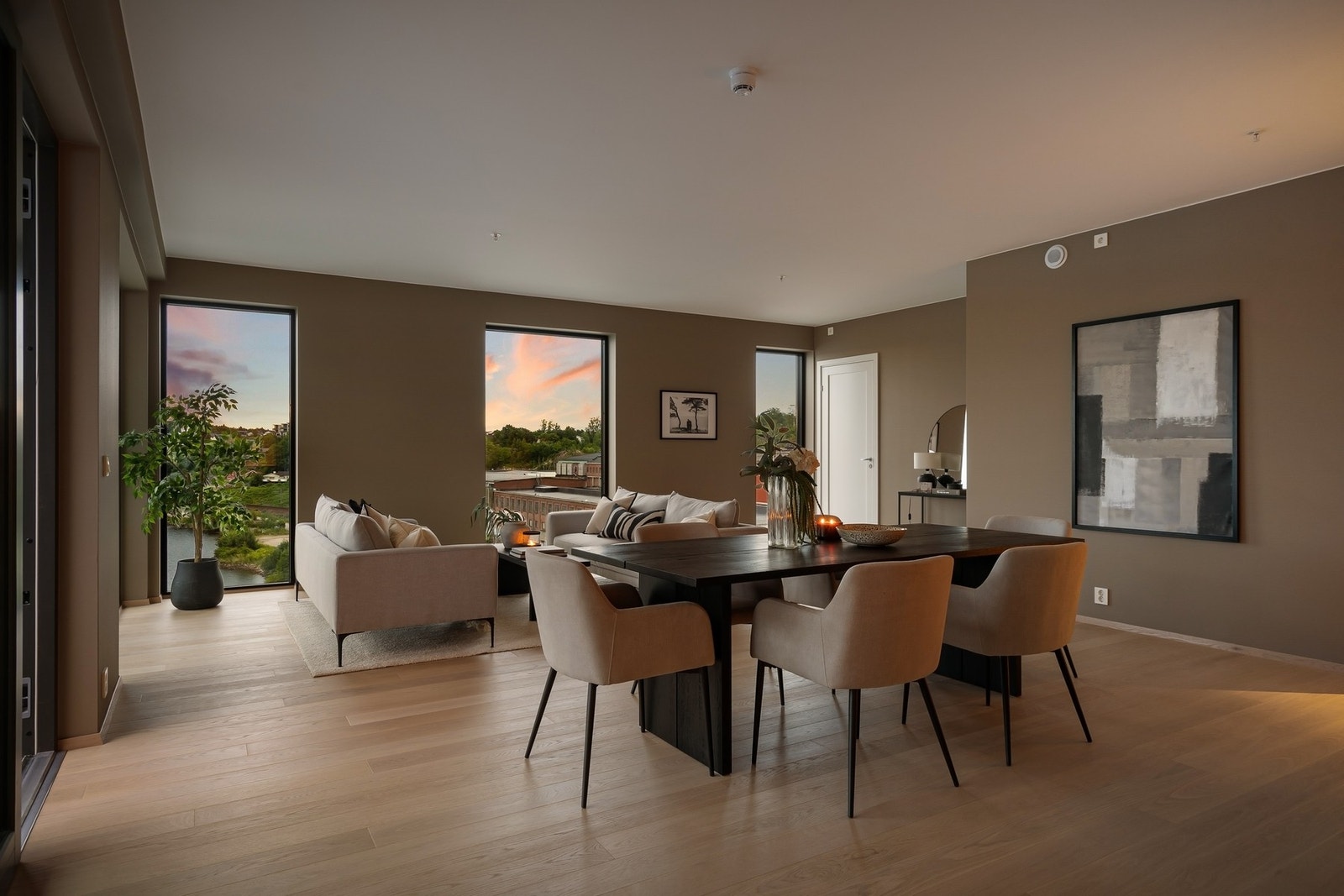 Det er vannbåren gulvvarme i leiligheten som gir både komfort og rent uttrykk Galleribilde