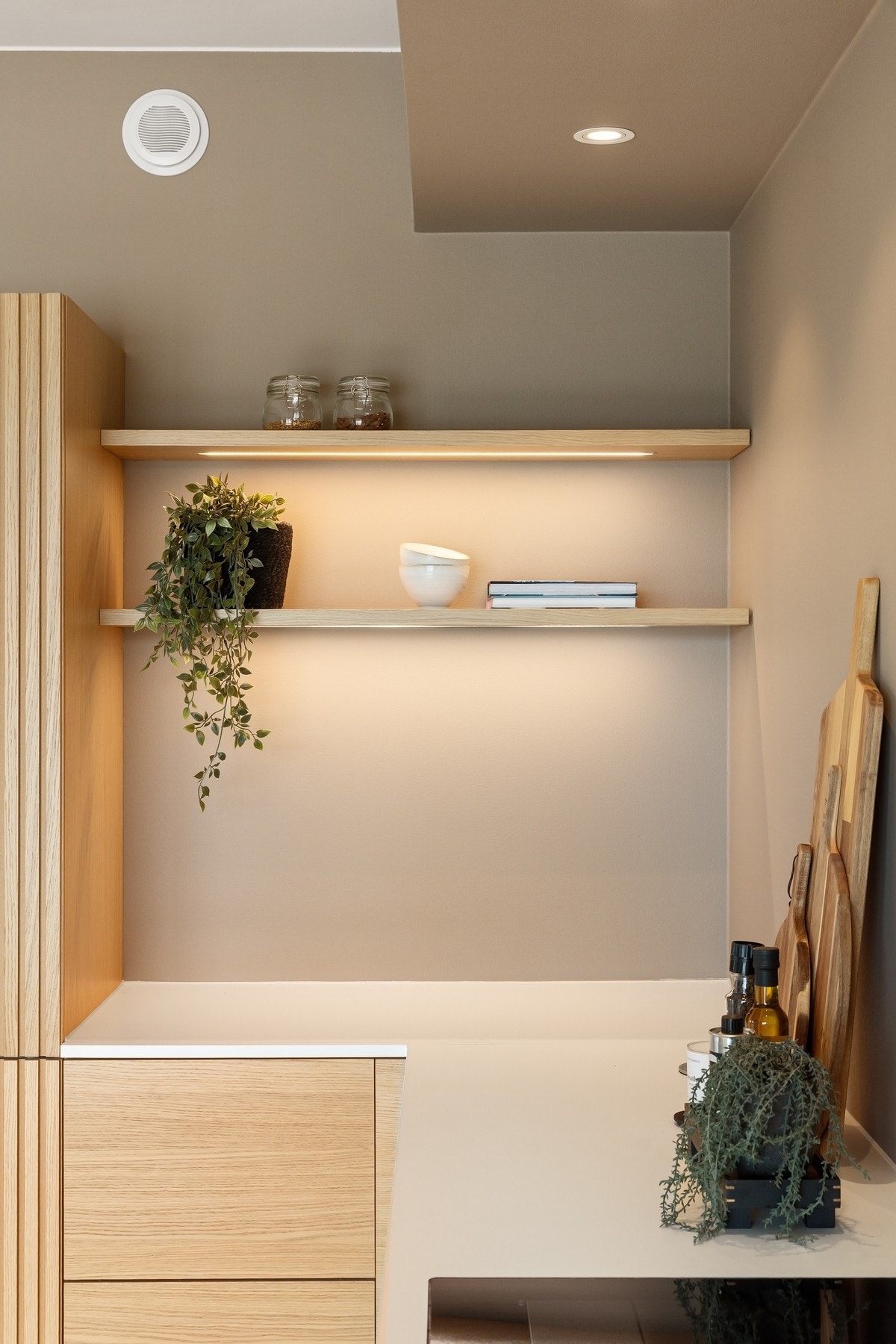 Integrerte hvitevarer fra Siemens og vinskap fra Temptech Galleribilde