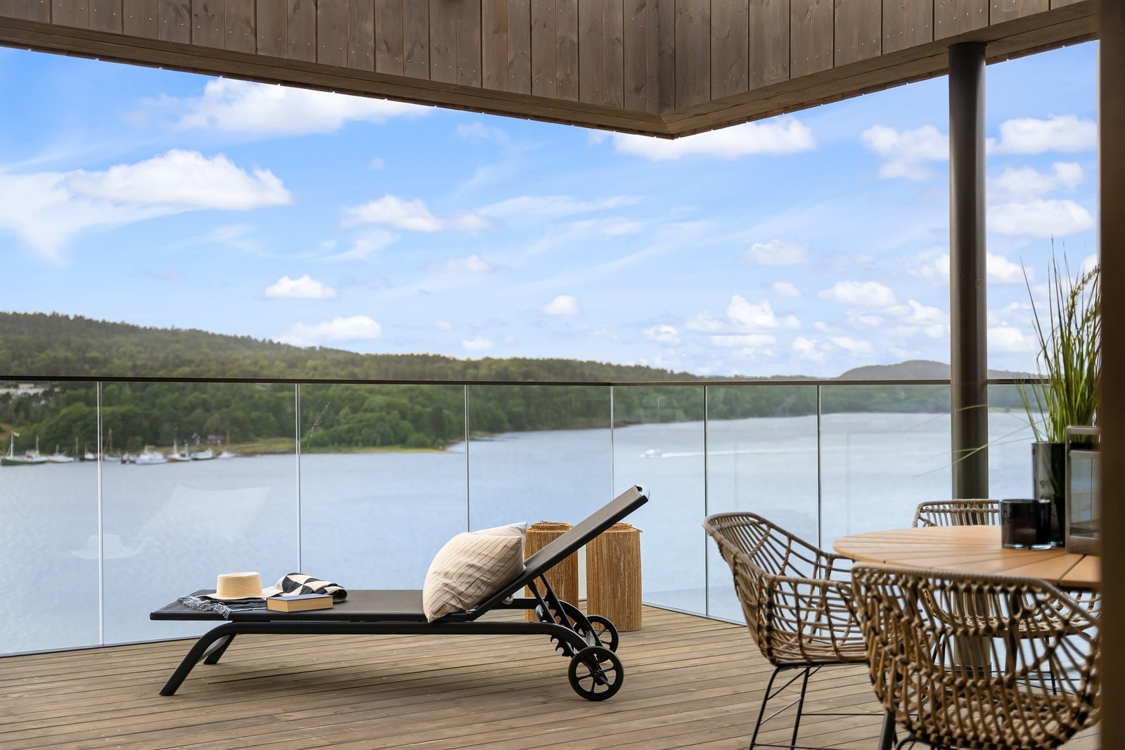 Terrassen er perfekt for avslapning, hverdag og selskap Galleribilde