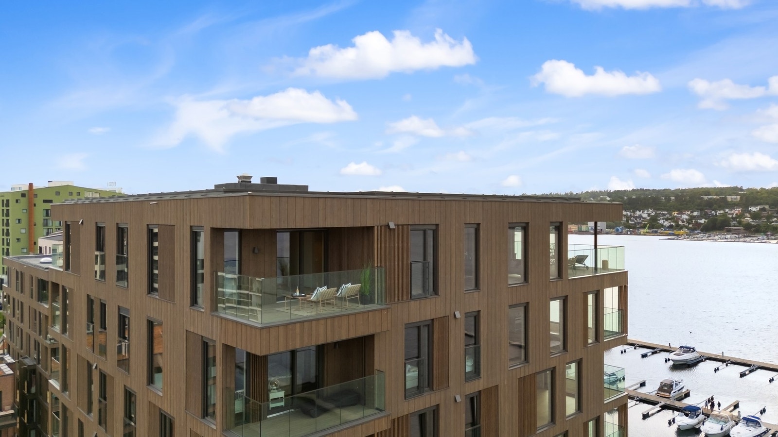 Gjennomgående leilighet med terrasser i begge ender Galleribilde