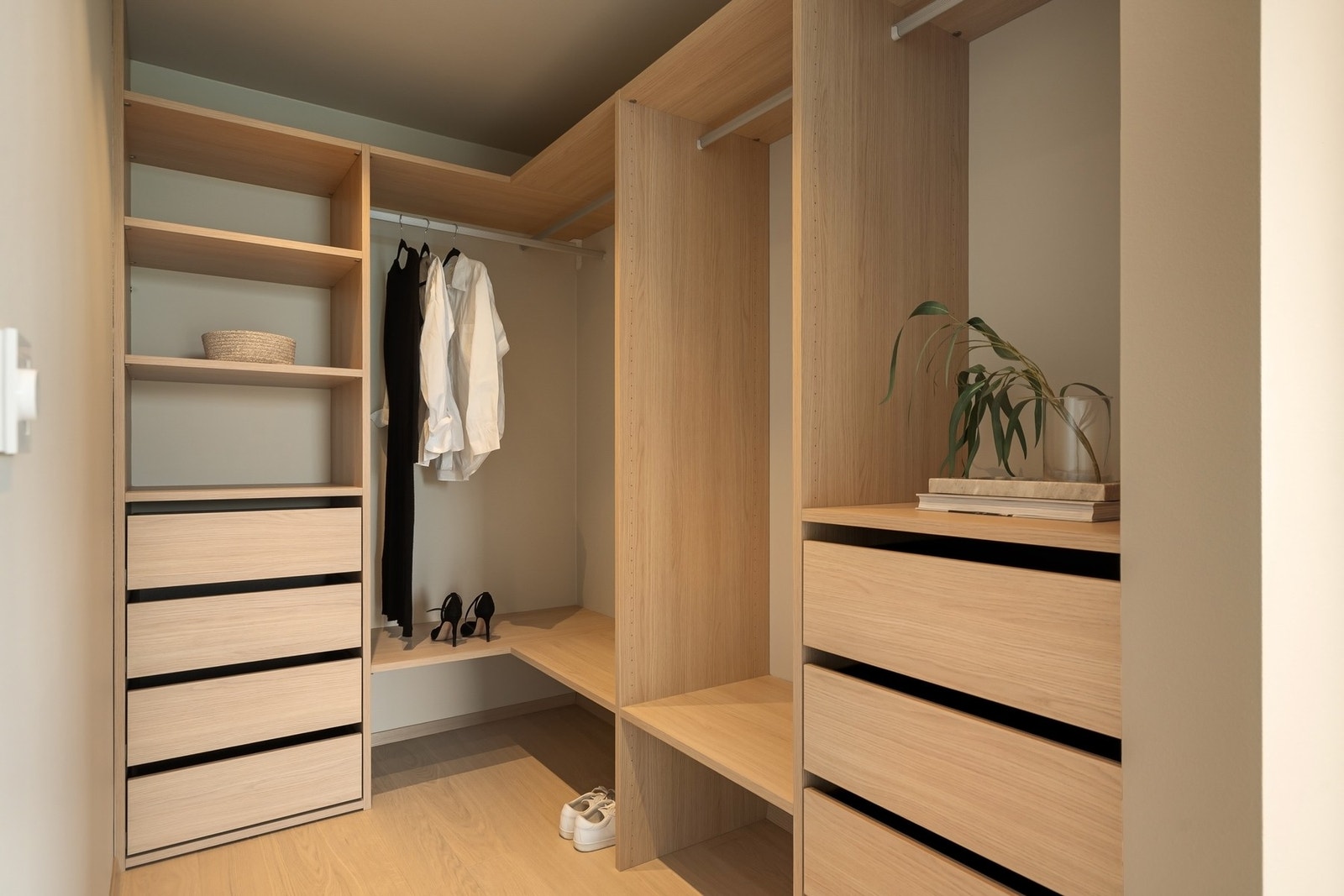 Walk-in closet - en liten luksusfølelse i hverdagen Galleribilde