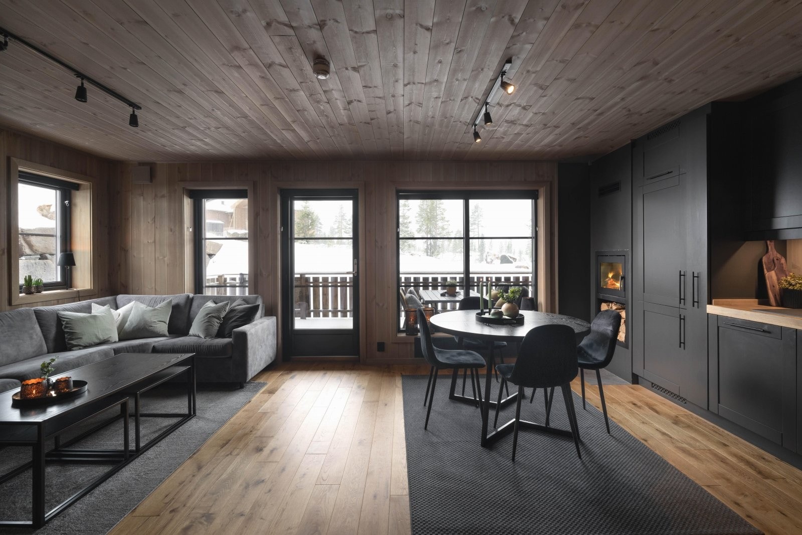 Byggeår i 2021 og bærer preg av å være godt isolert, god planløsning og nærhet til alt av aktiviteter Galleribilde