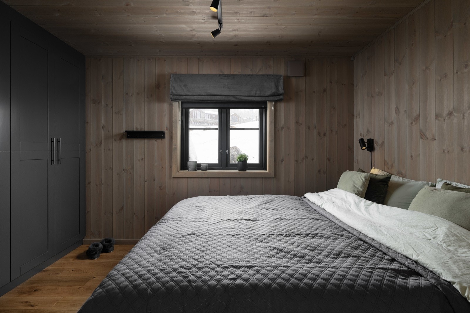 Leiligheten har tre soverom med totalt åtte soveplasser Galleribilde