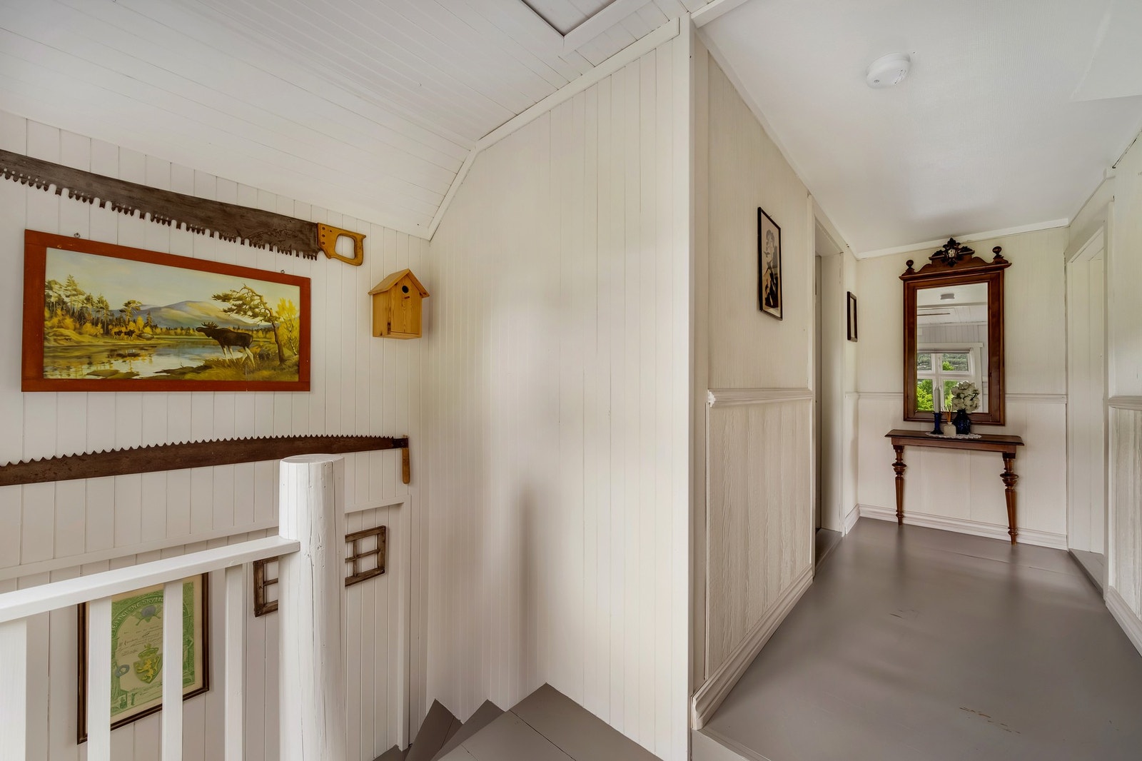 Her kommer vi opp gangen som fører oss videre til to soverom. Galleribilde