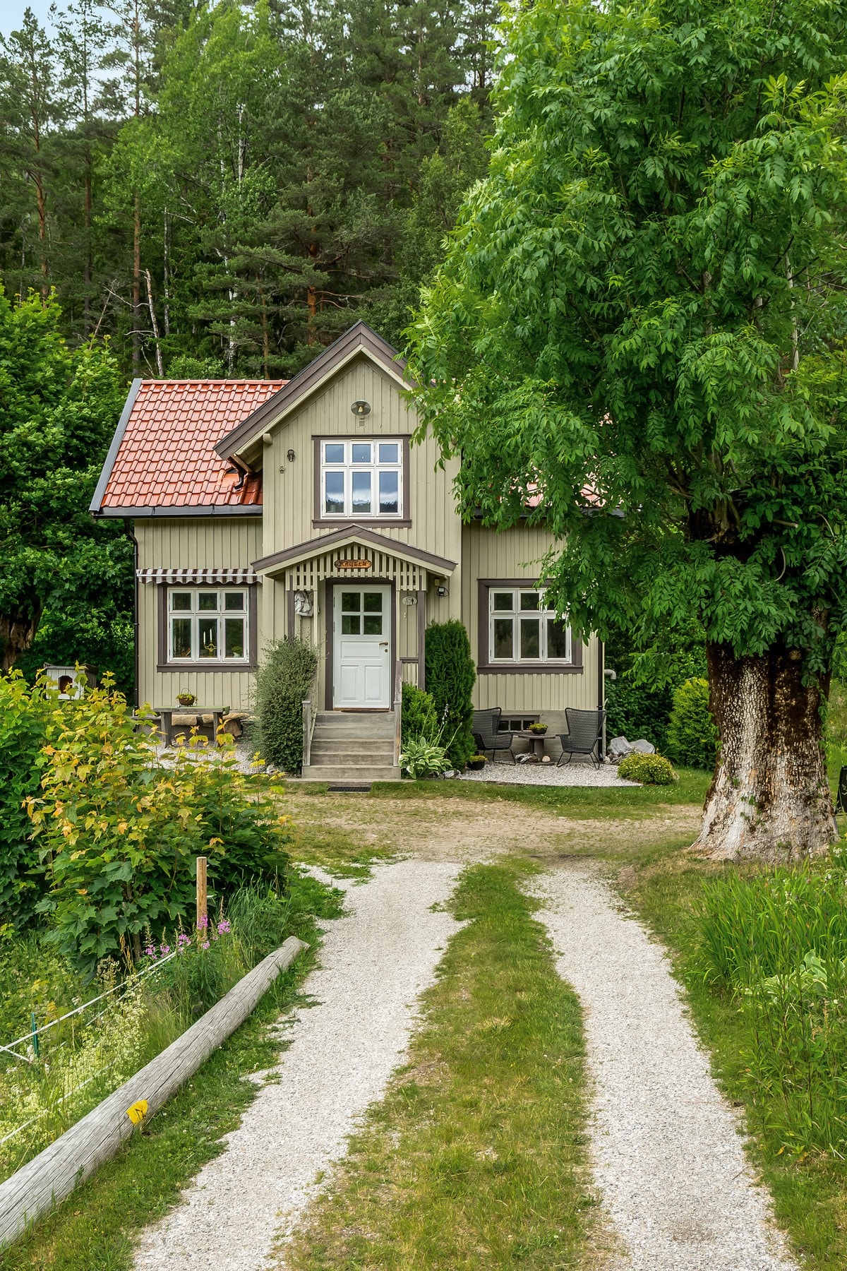 Vi begynner med en titt inn i Våningshuset, bli med! Galleribilde