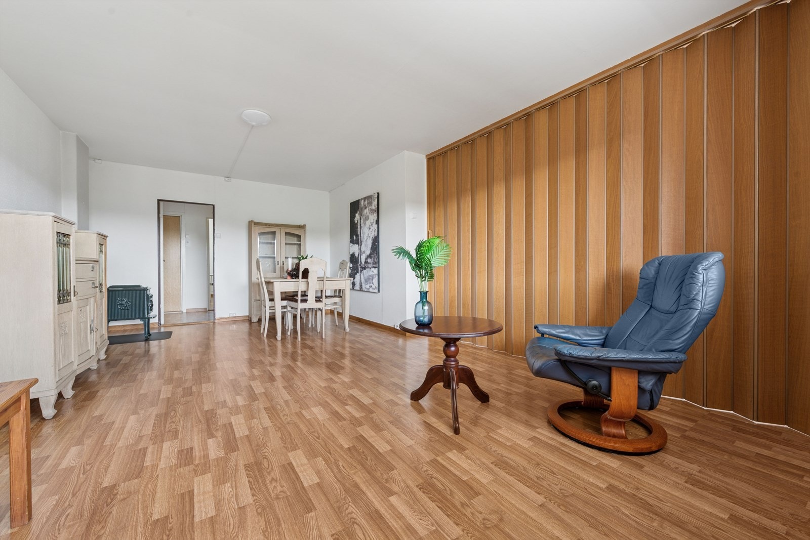 I stuen har du anledning til å møblere med både spisegruppe og sittegruppe med tilhørende TV-møblement. Galleribilde