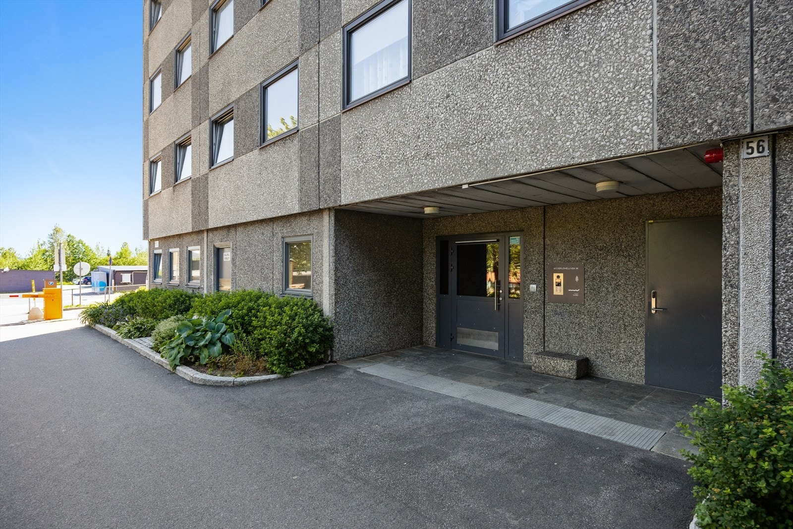Inngangsparti til bygget. Galleribilde