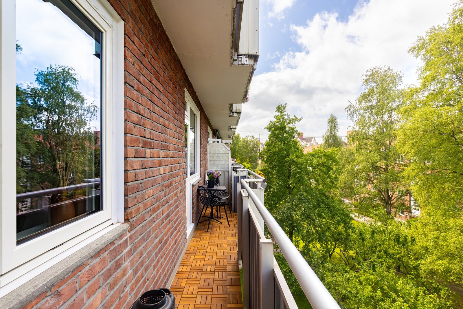 Her får du gleden av en herlig balkong med frodig utsyn. Galleribilde