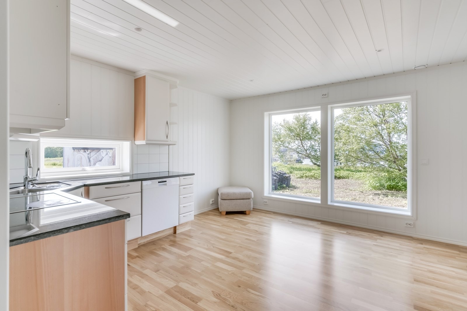 Leiligheten inneholder 1 soverom, bad/vaskerom, bod/walk-in closet og en stue i åpen løsning med kjøkkenet. Galleribilde