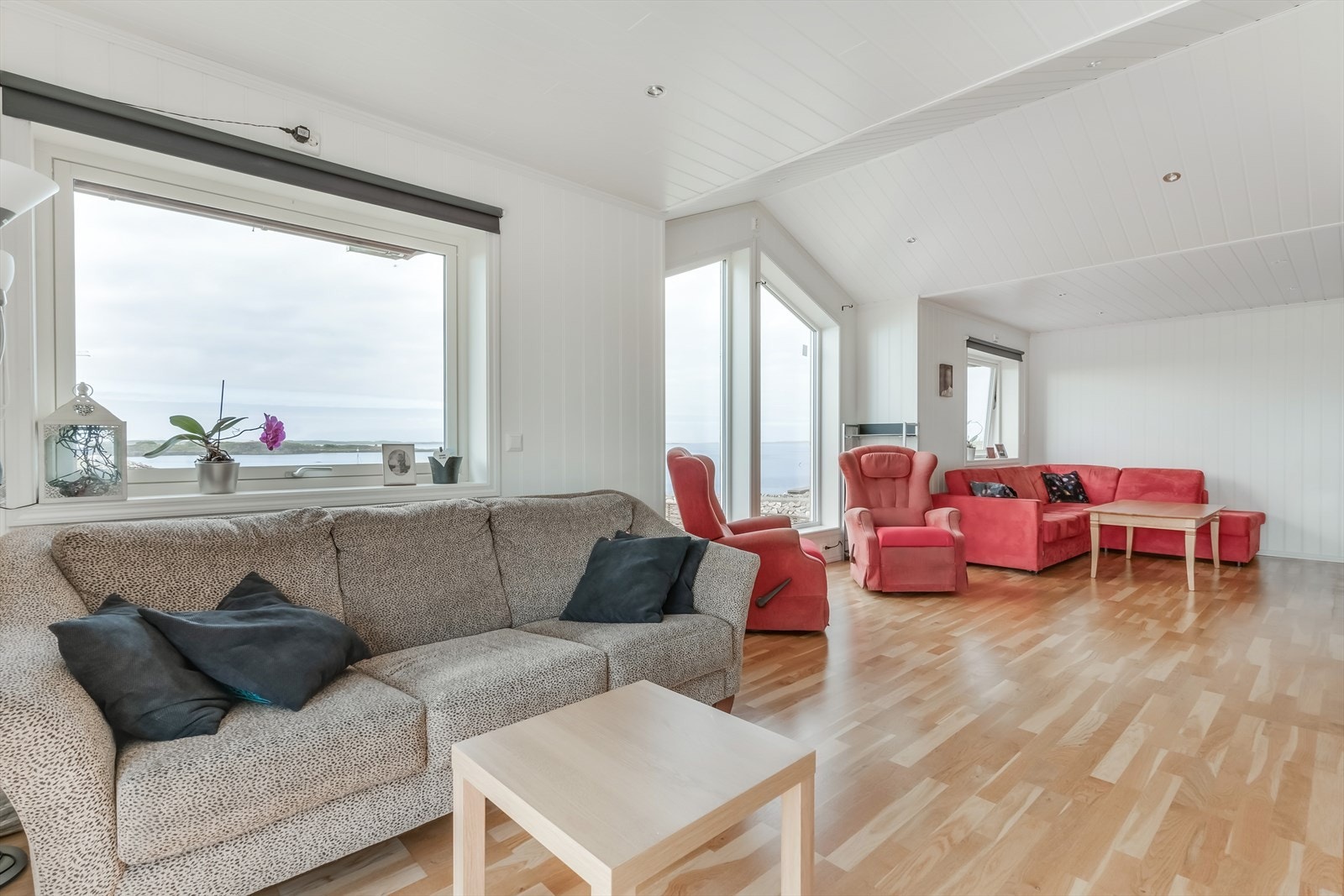 Her er det flere møbleringsmuligheter for både sofakrok og spisebord. Galleribilde