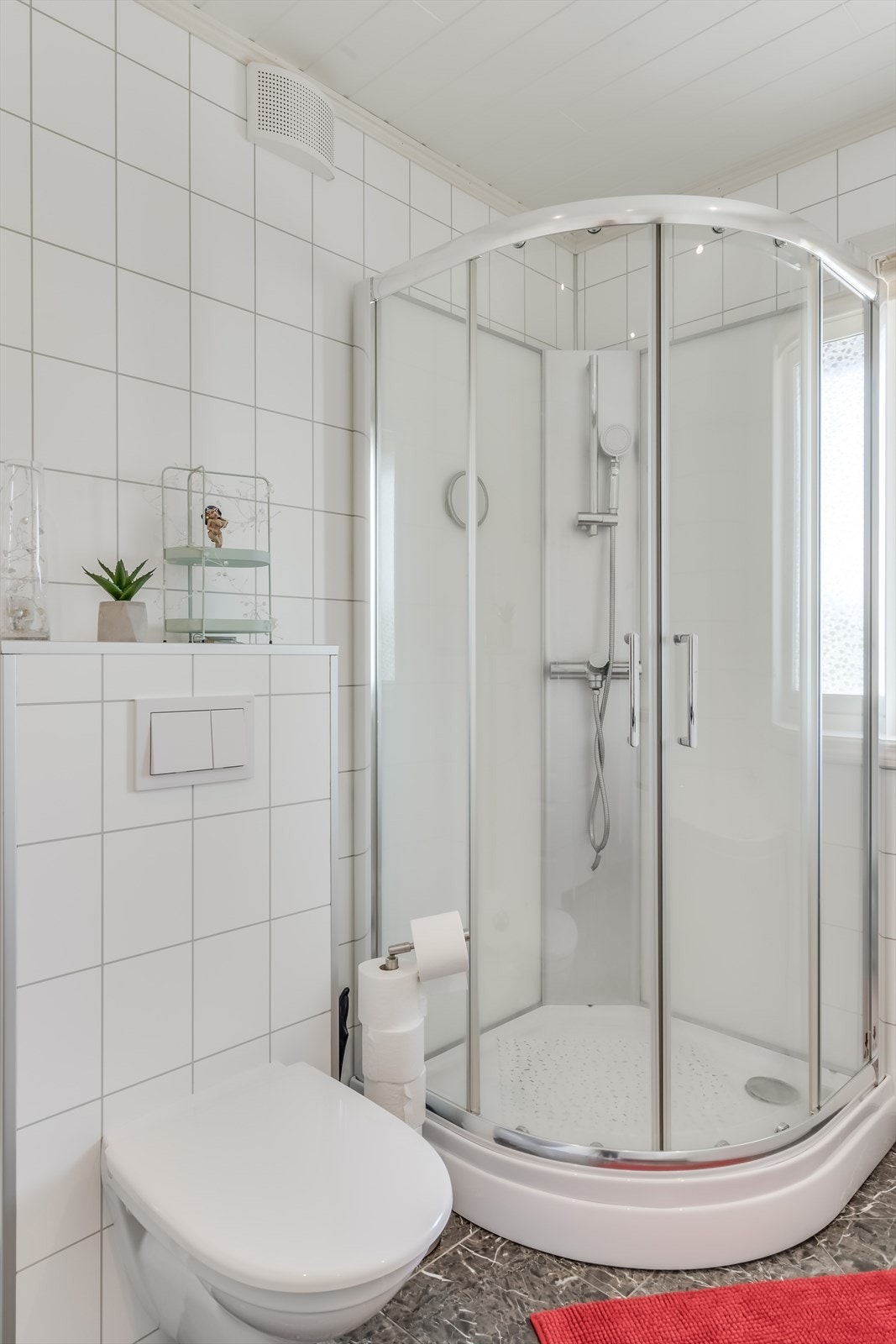 Rommet har vannbåren gulvvarme. Galleribilde