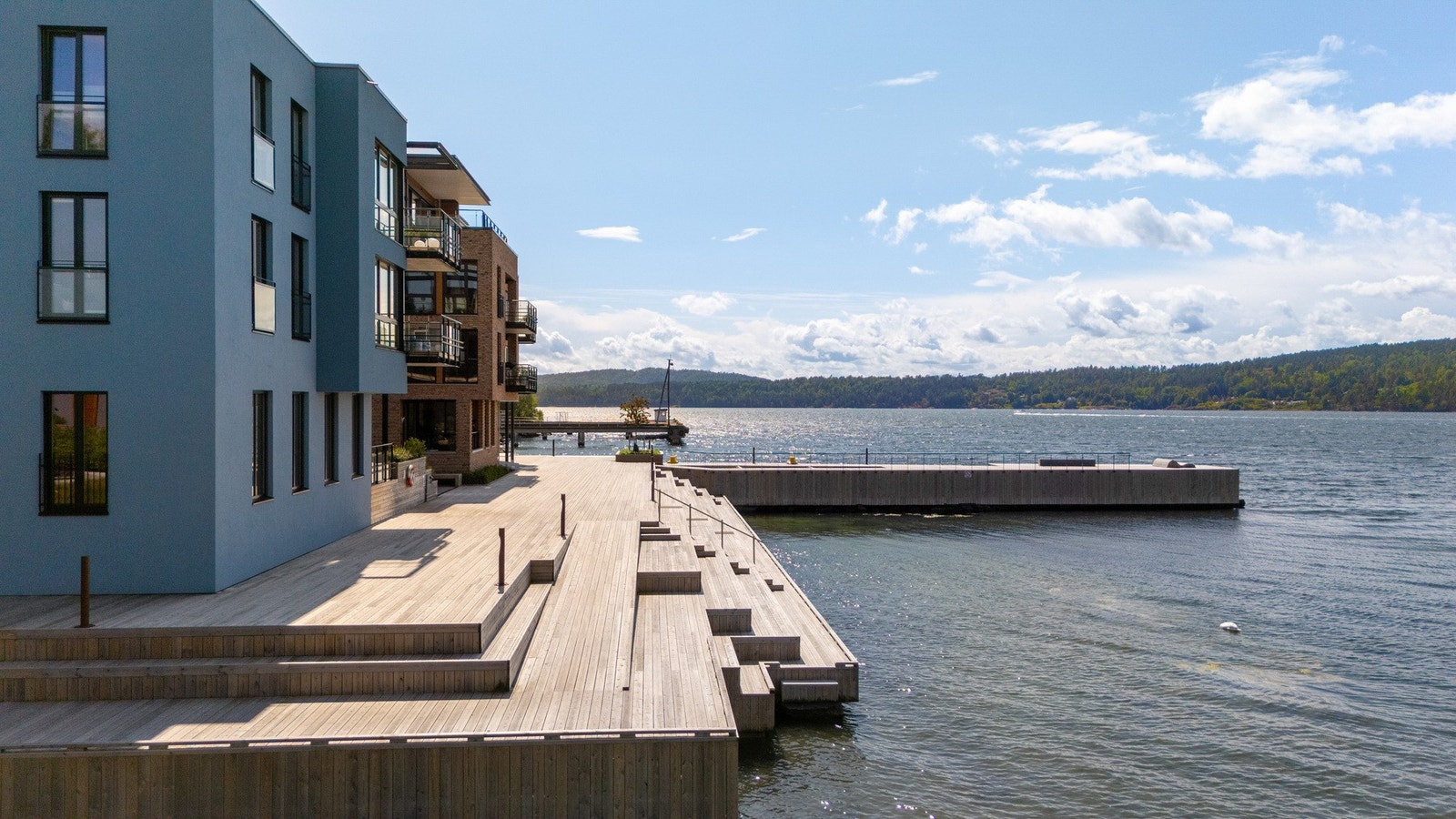 Dette er et unikt bomiljø som kombinerer det maritime med moderne komfort - perfekt for deg som verdsetter både natur, estetikk og tilgjengelighet Galleribilde