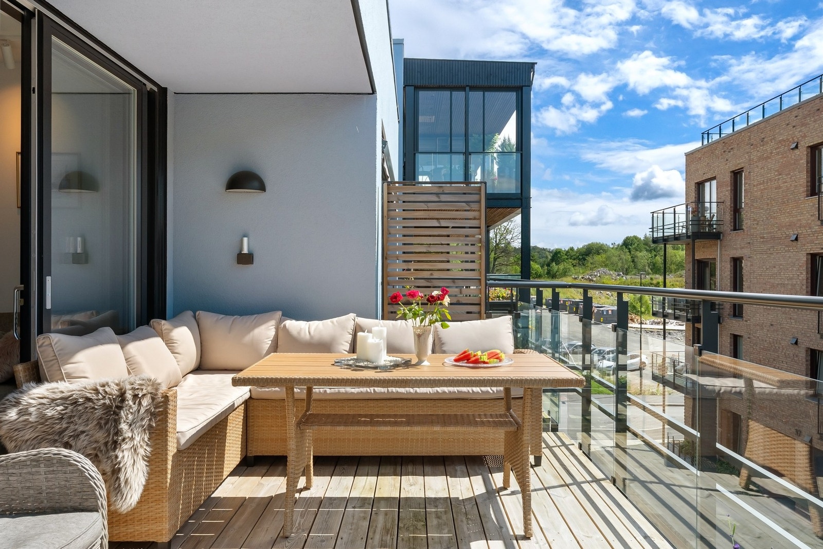 Balkongen på 13 kvm er et perfekt sted for å nyte varme sommerdager Galleribilde