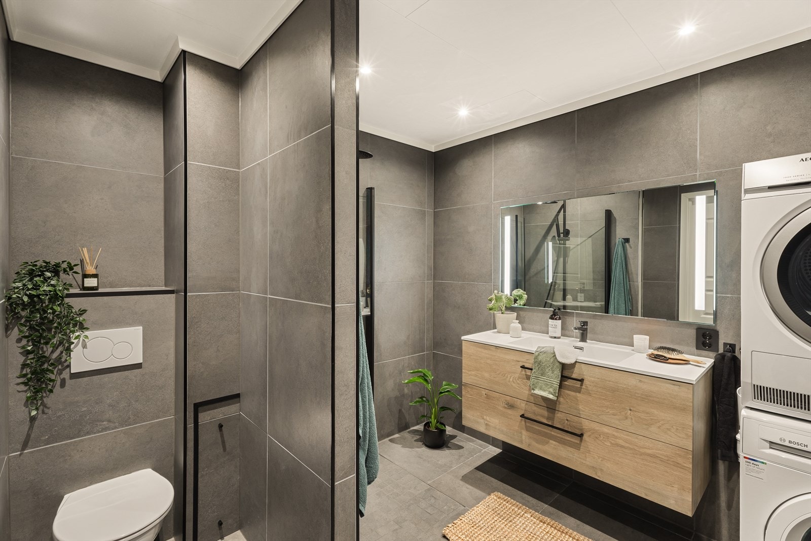 Badet er pusset opp i 2022 og måler hele 6,8 m². Galleribilde