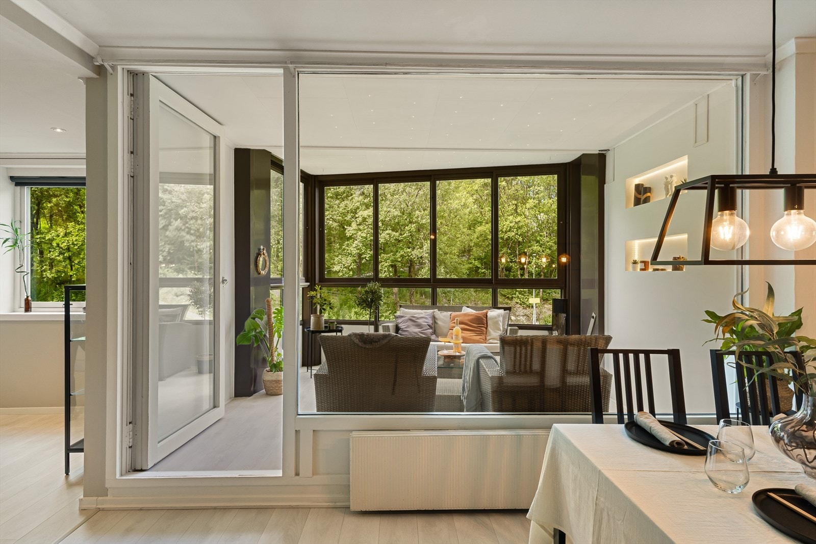 Radiatorvarme og varmtvann er inkludert i felleskostnadene. Galleribilde