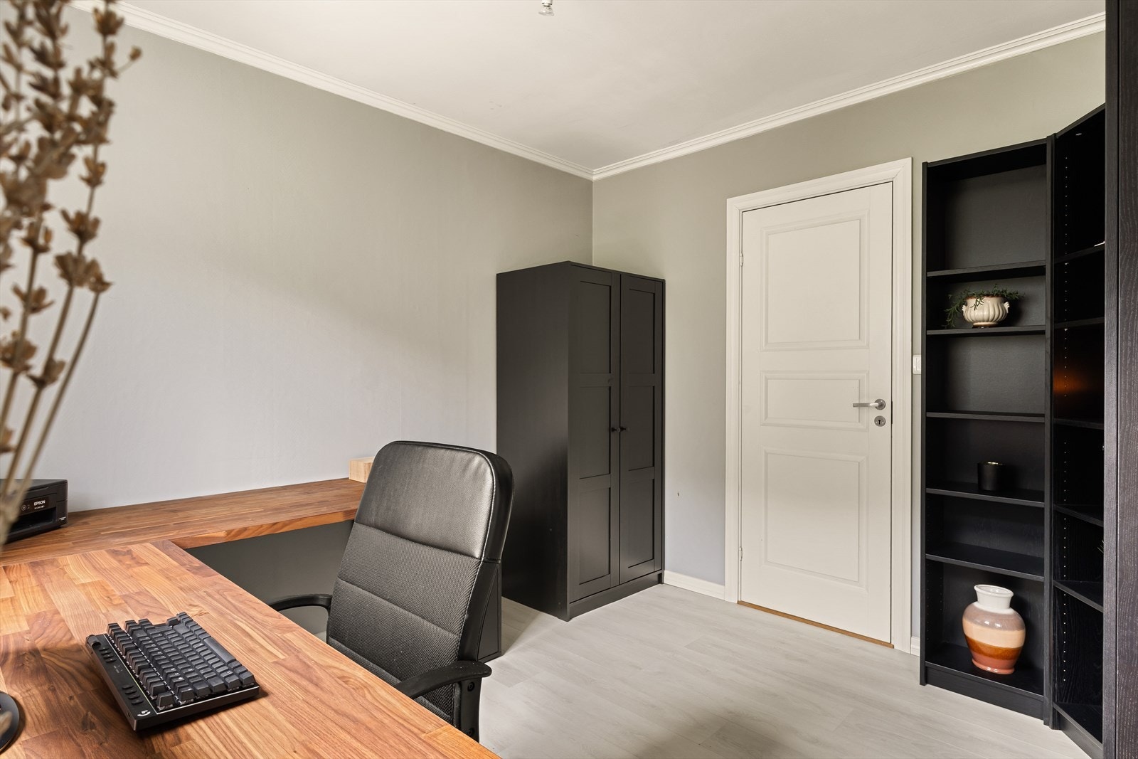 Rommet fungerer ypperlig som et hjemmekontor, hobbyrom, barnerom eller gjesterom. Galleribilde