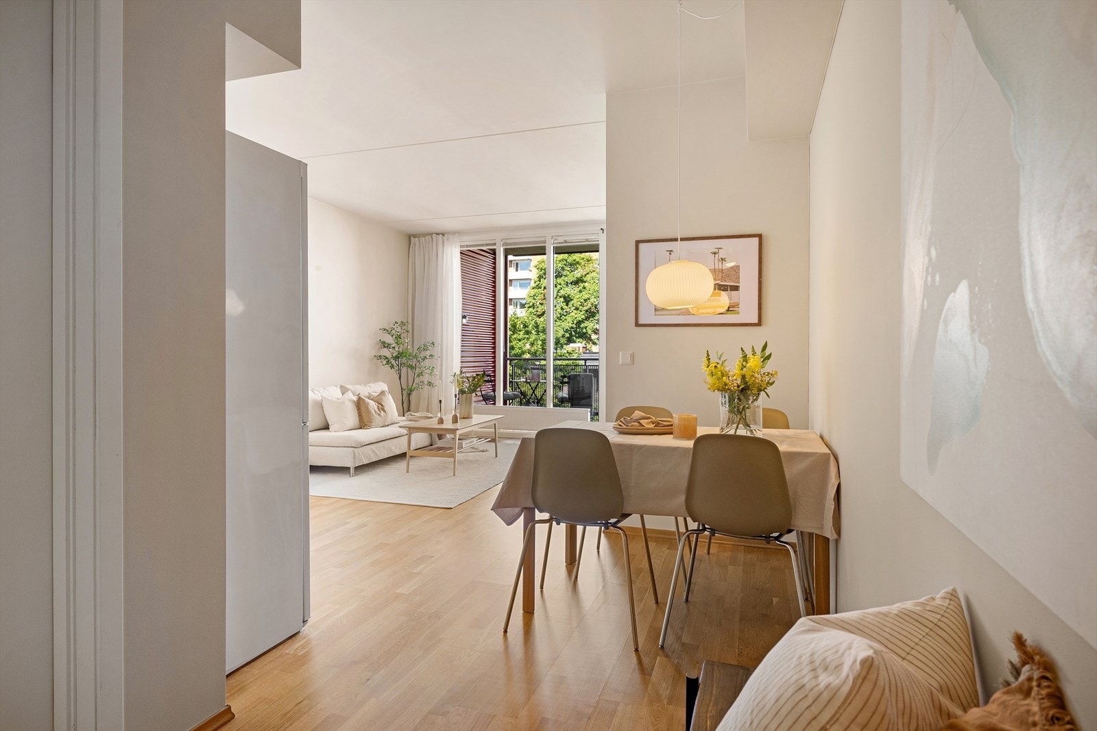 Planløsningen er svært god med naturlig arealfordeling - hit kan du flytte rett inn! Galleribilde