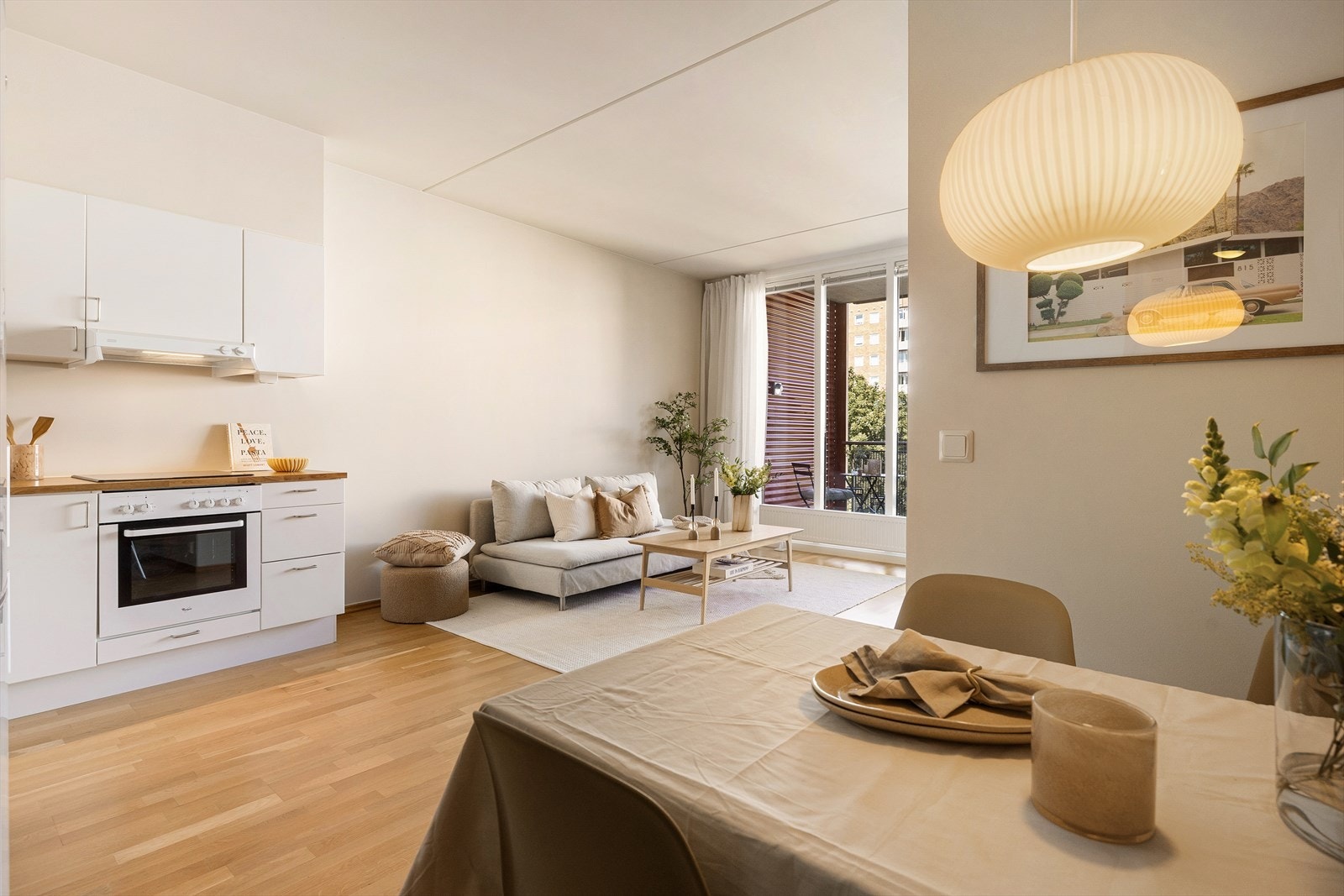 Leiligheten ligger i et bygg fra 2010, og oppleves velholdt og gjennomført. Galleribilde