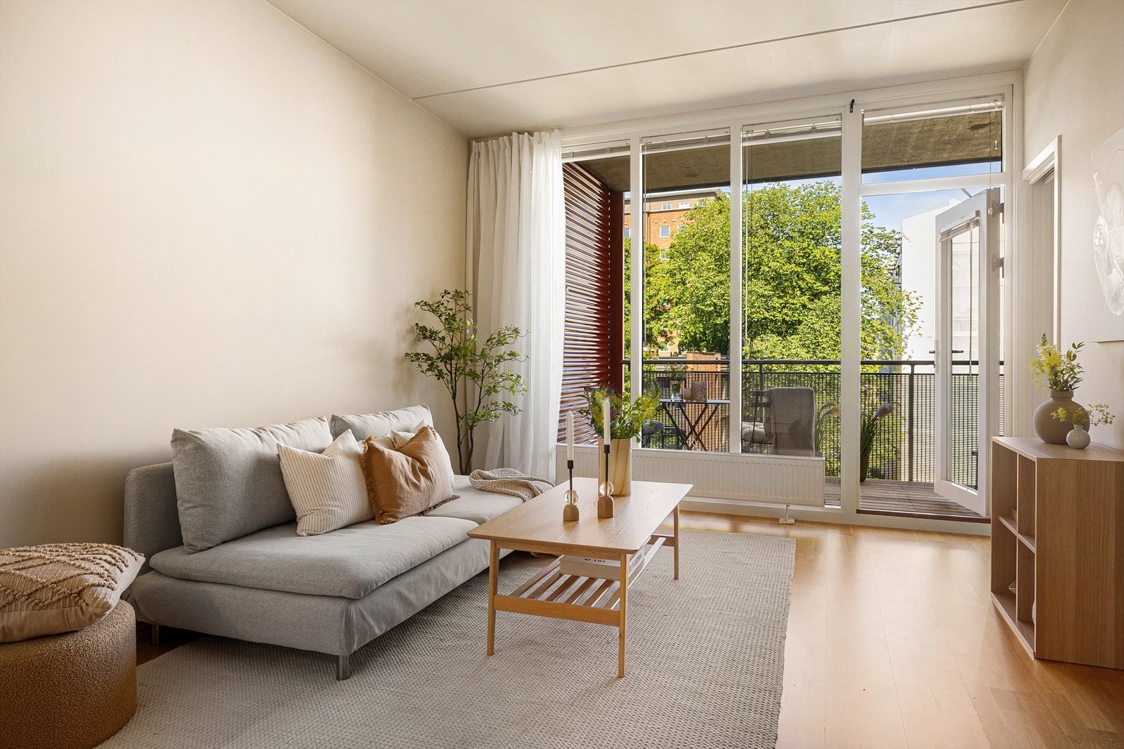 Leiligheten ligger høyt og fritt i 6. etasje, uten sjenerende innsyn. Galleribilde