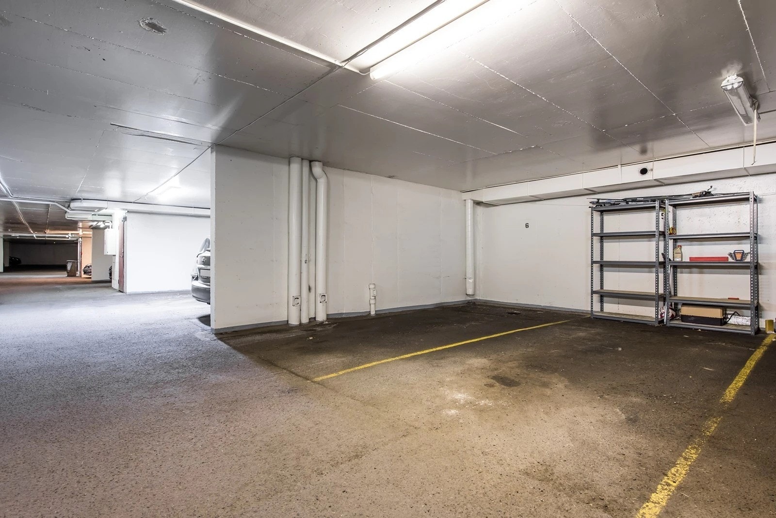 Garasjeplass, mulighet for el-bilader. Galleribilde