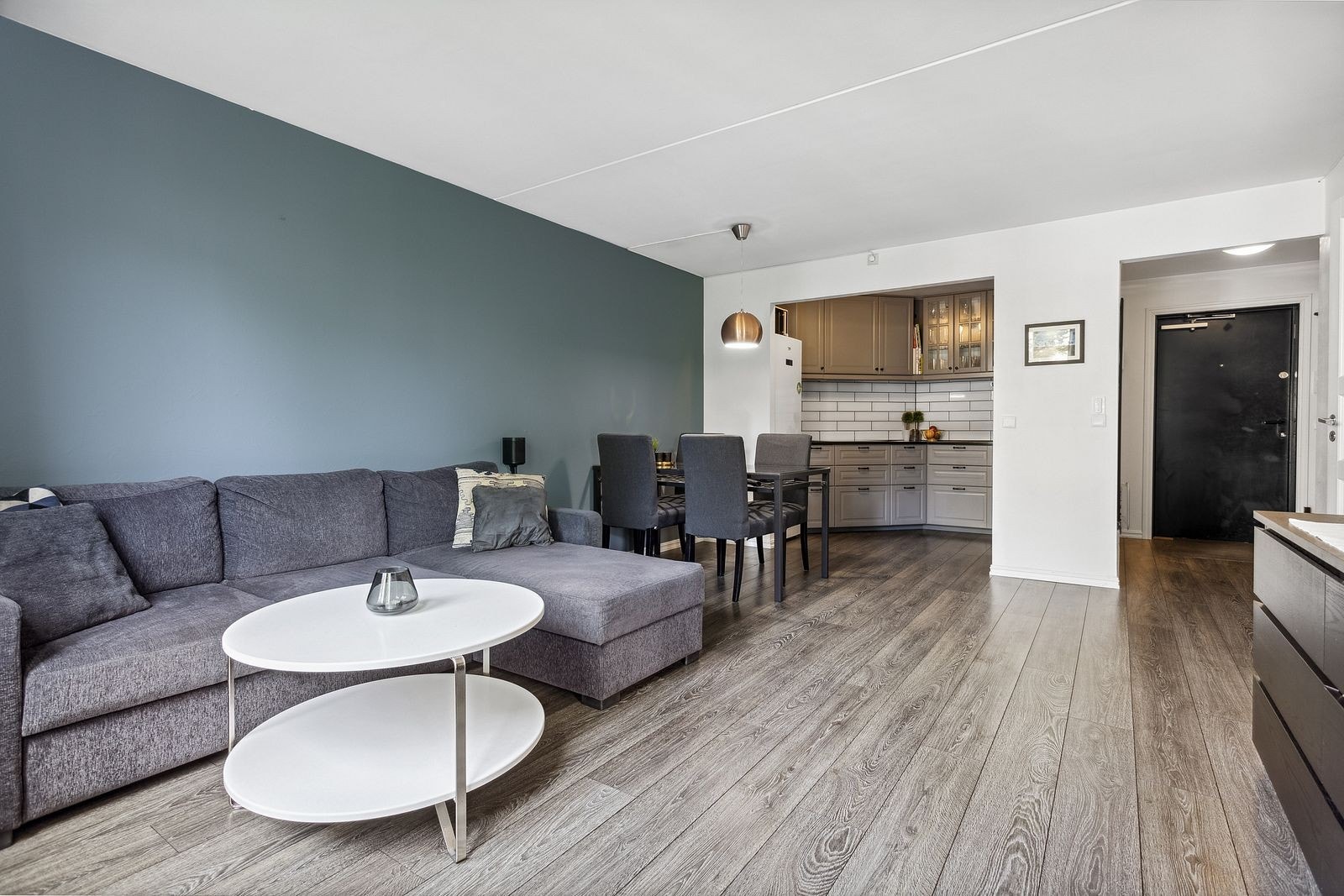 God plass til spisegruppe og sofagruppe Galleribilde