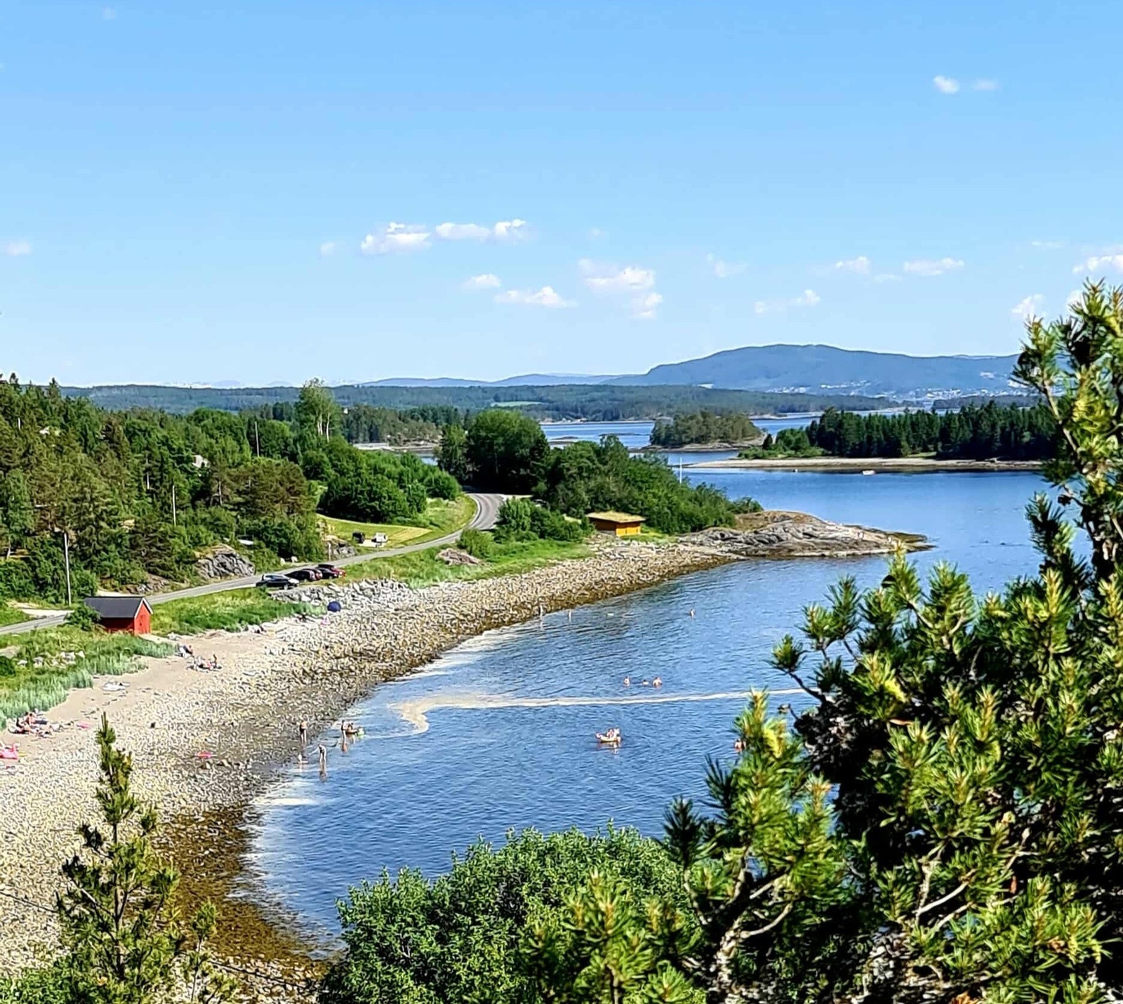Populær badestrand like ved. Galleribilde