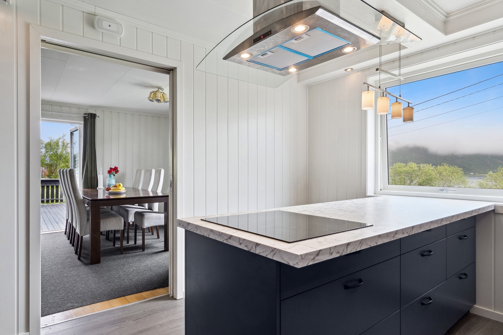 Flott utsikt også fra kjøkkenet. Galleribilde