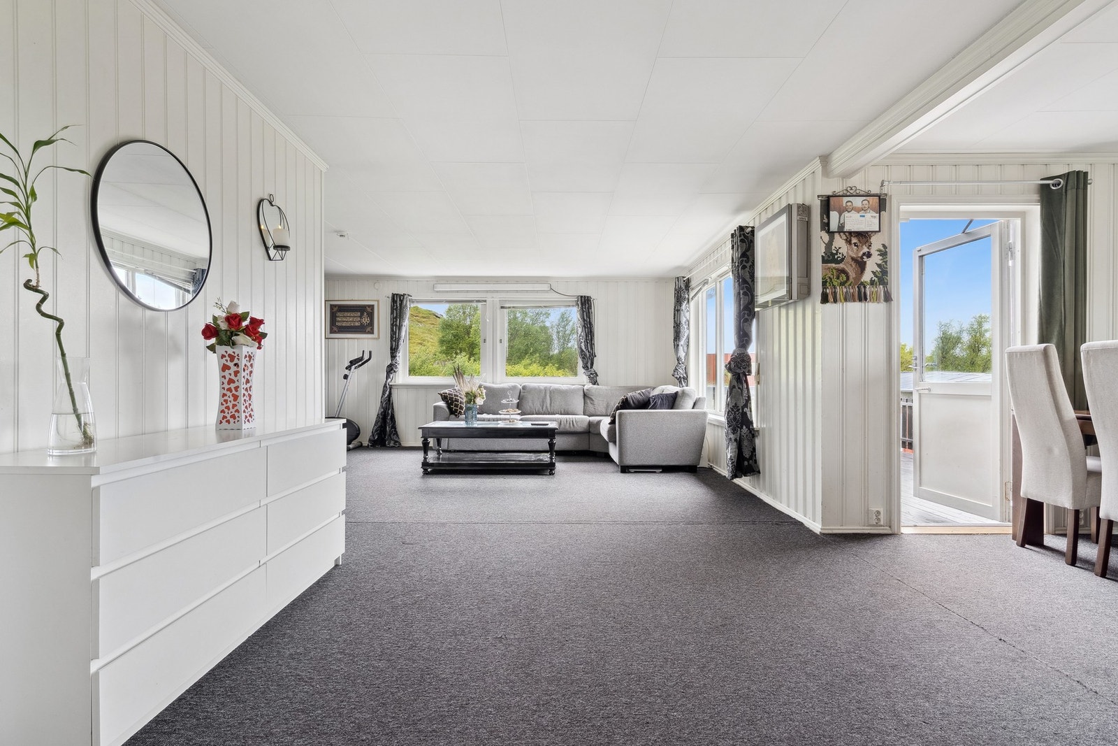 Fra spisestuen har du adkomst ut til terrassen. Galleribilde