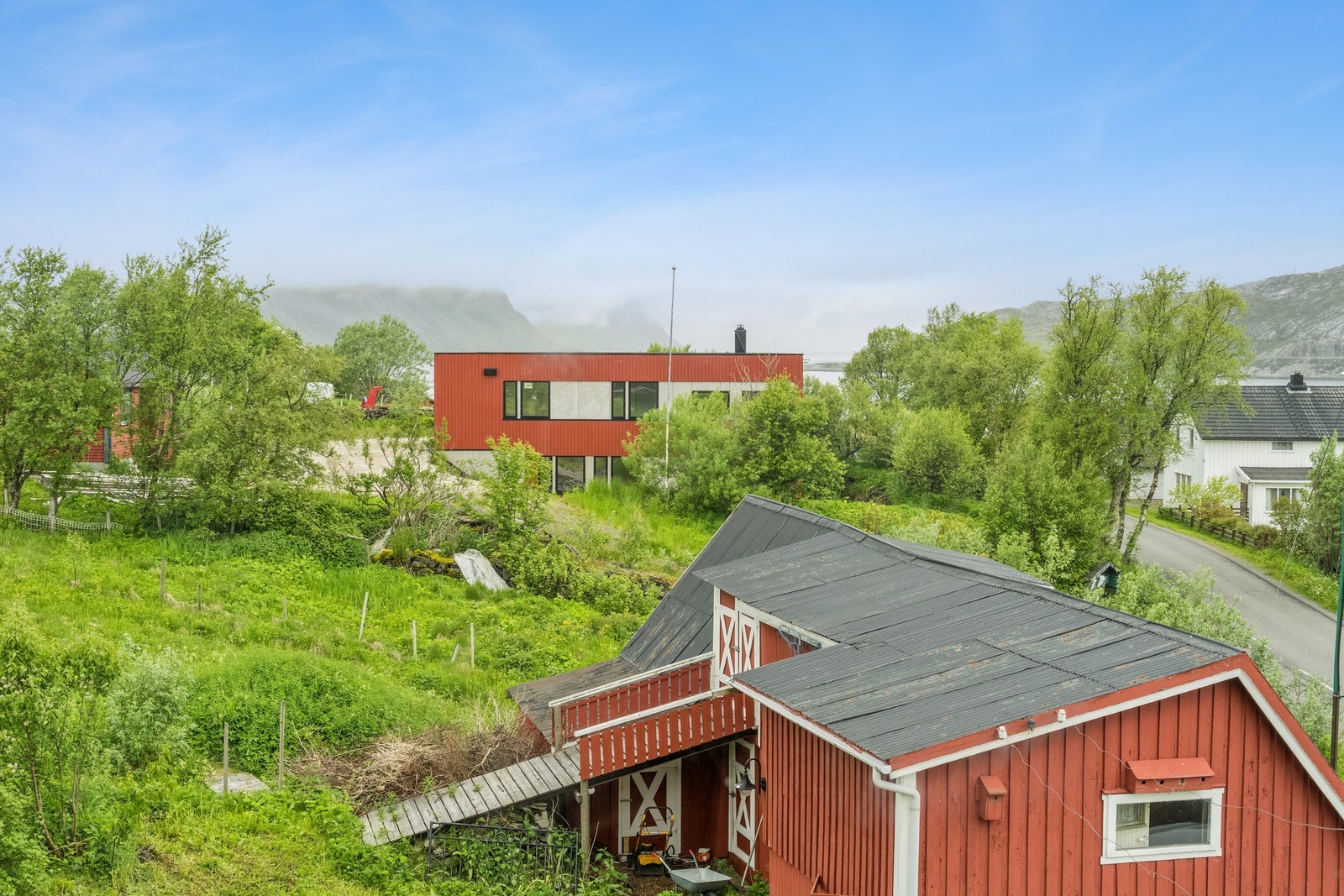 Praktisk inngang på begge sider av boden. Galleribilde