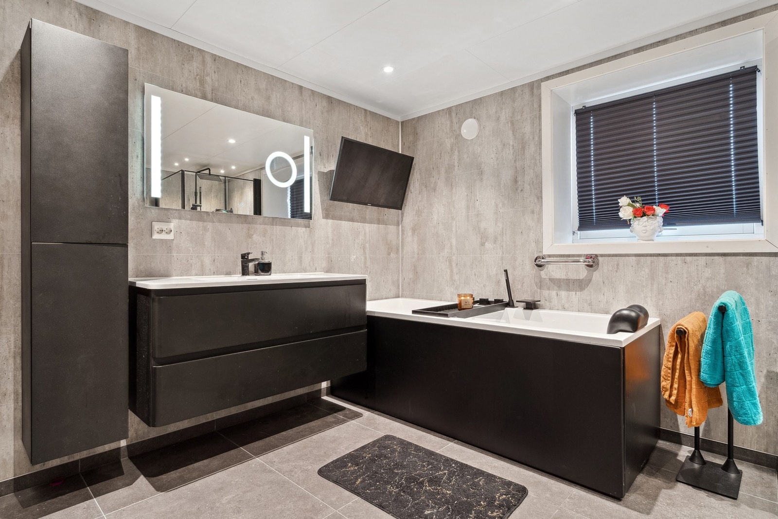 Flott og moderne baderom av god størrelse. Galleribilde