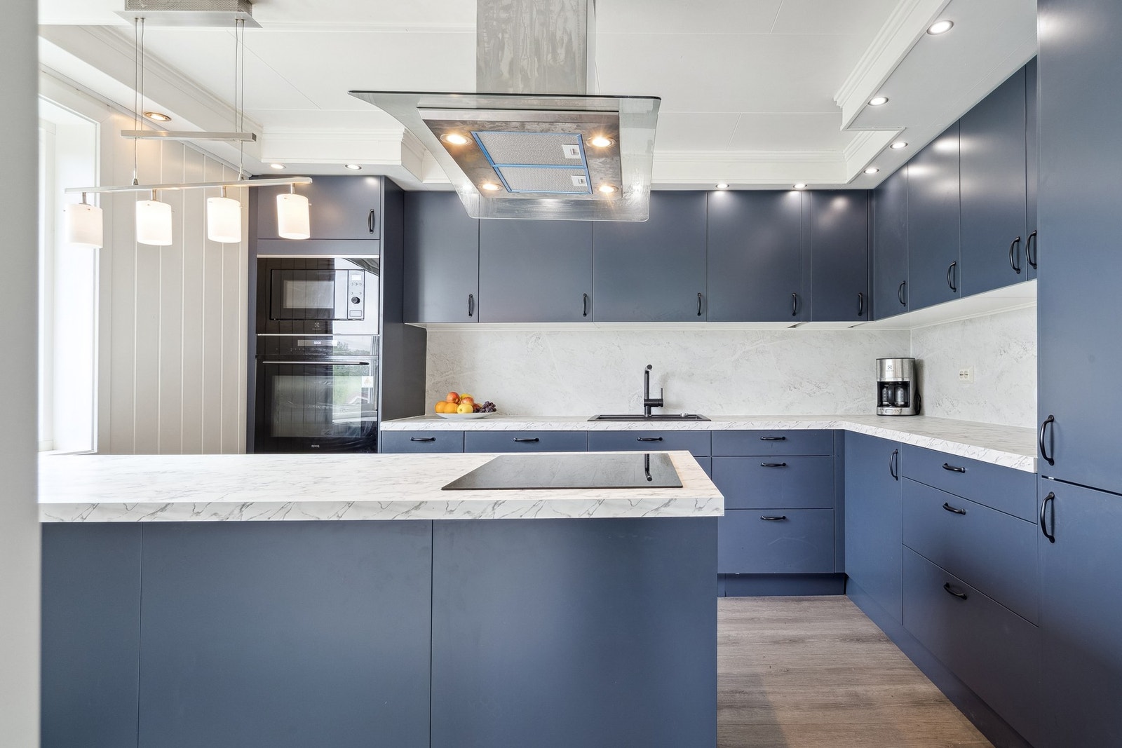 Innholdsrik og romslig enebolig over tre plan, i rolige og tilbaketrukne omgivelser. Galleribilde