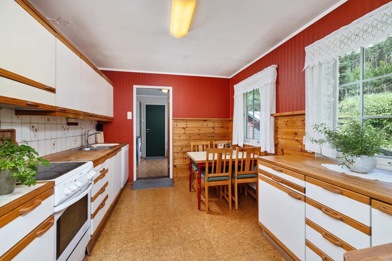 God skapplass og godt med benkeplass. Galleribilde