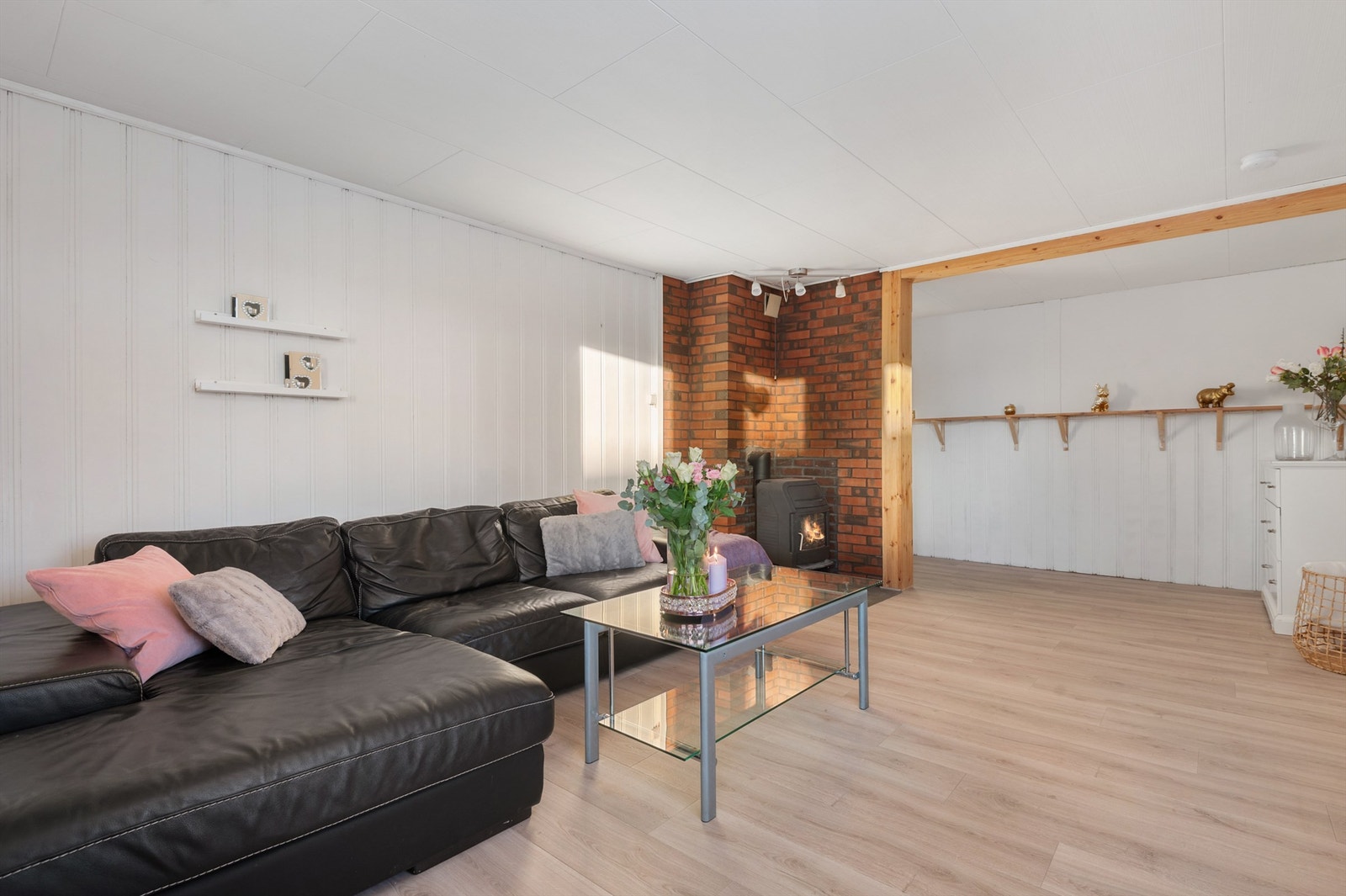 Stua måler ca. 24 kvm. Galleribilde