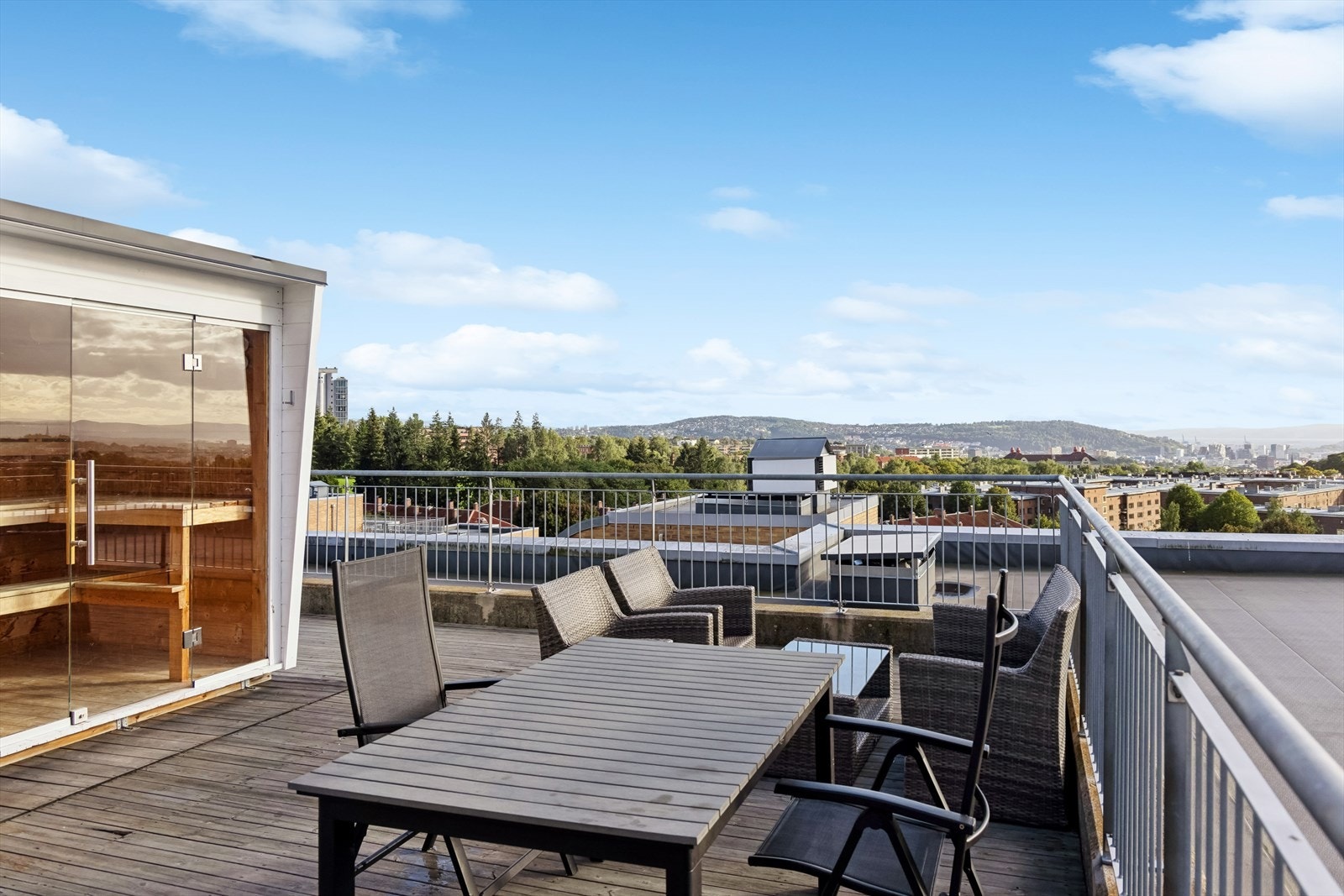 I sameiet er det en nydelig felles takterrasse med egen badstue. Galleribilde