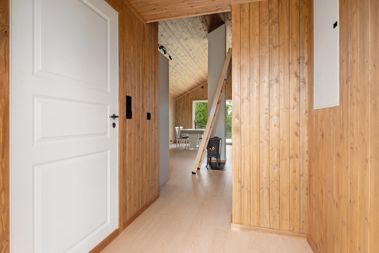 Gang inn mot stuen. Galleribilde