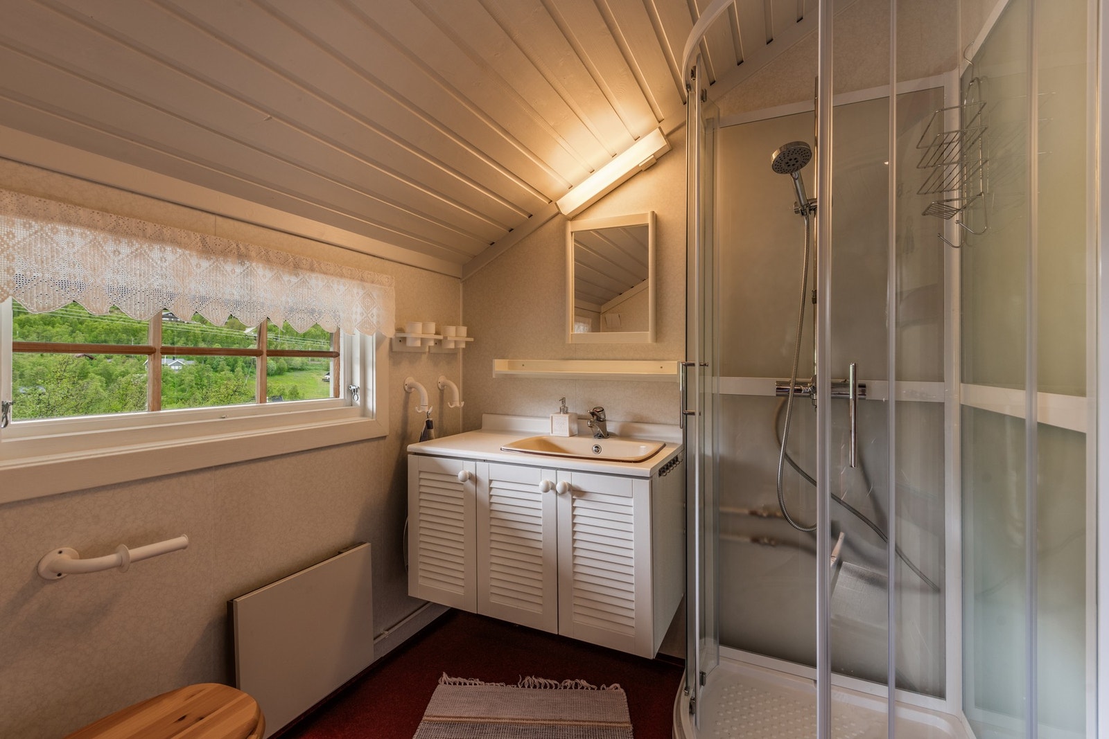 Bad med panelovn Galleribilde