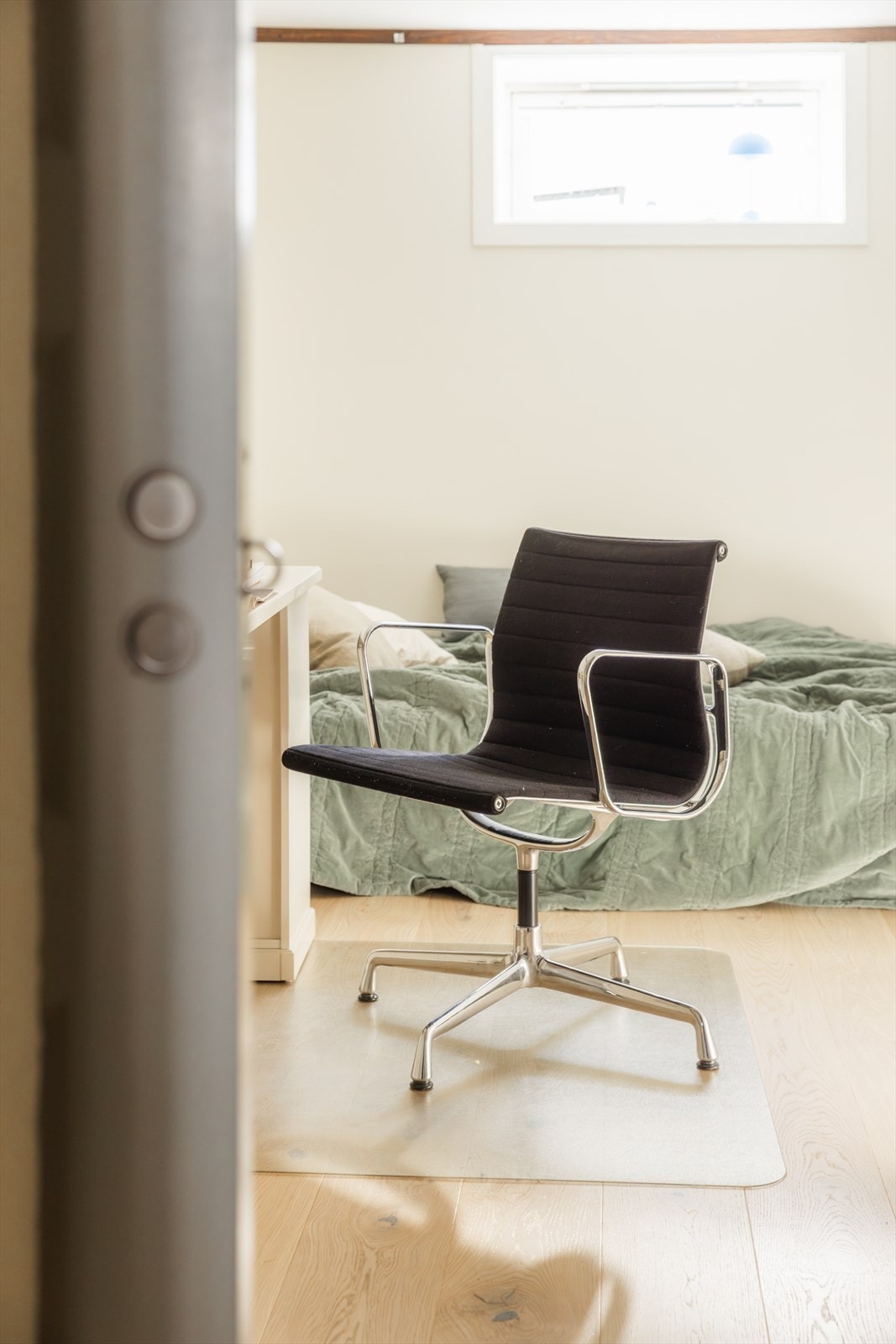 - Fra kjellerstuen er det tilgang til soverom/kontor - Galleribilde