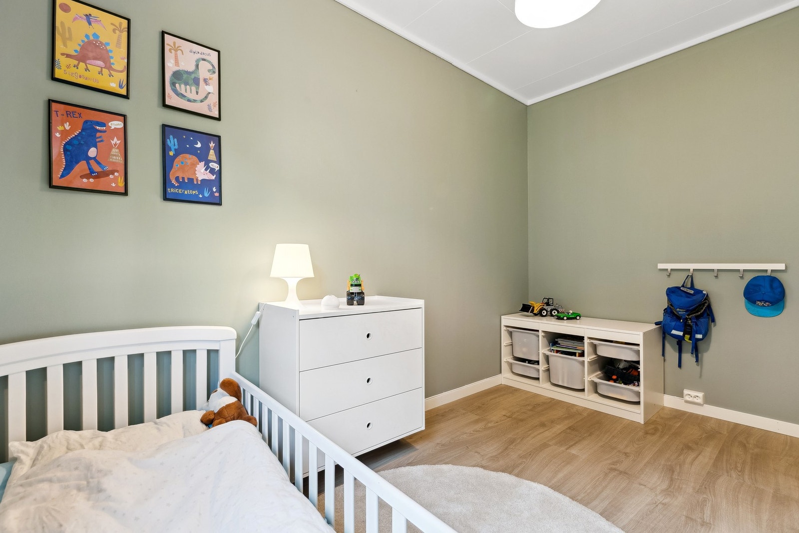 Det er god plass til både seng og tilhørende møblement. Galleribilde